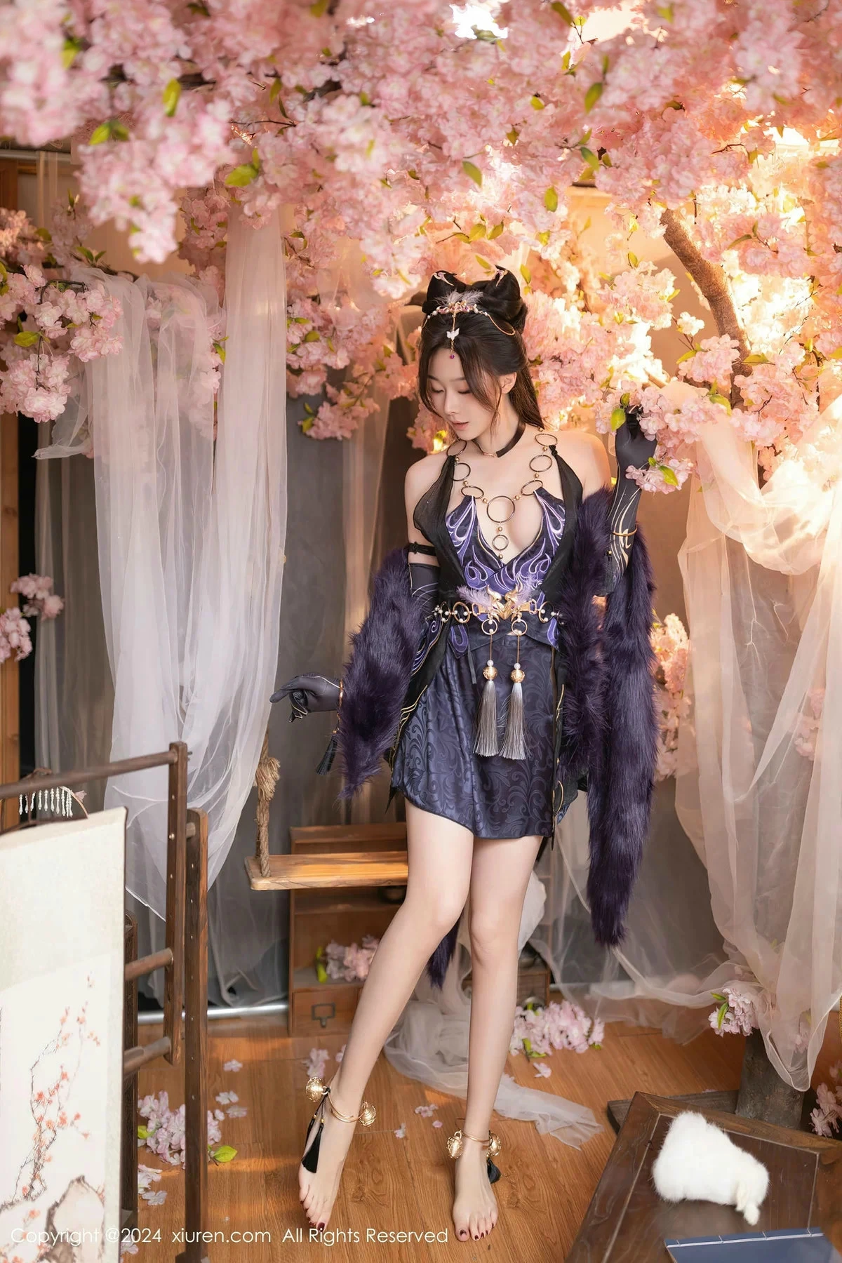 [[XiuRen秀人网]秀人网]No.8232_模特小逗逗性感紫色情趣旗袍服饰半脱秀曼妙身姿惹火诱惑写真80P