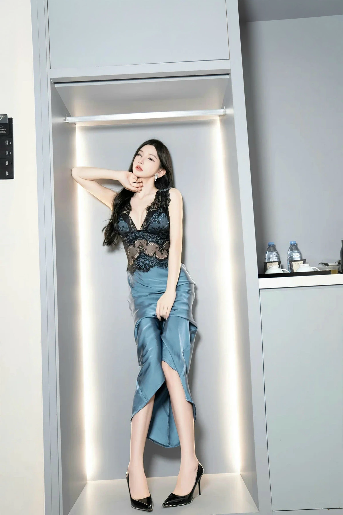 [[XiuRen秀人网]秀人网]No.8242_女神周于希Sally性感蕾丝长裙+黑色薄纱连体衣秀完美身材诱惑写真115P