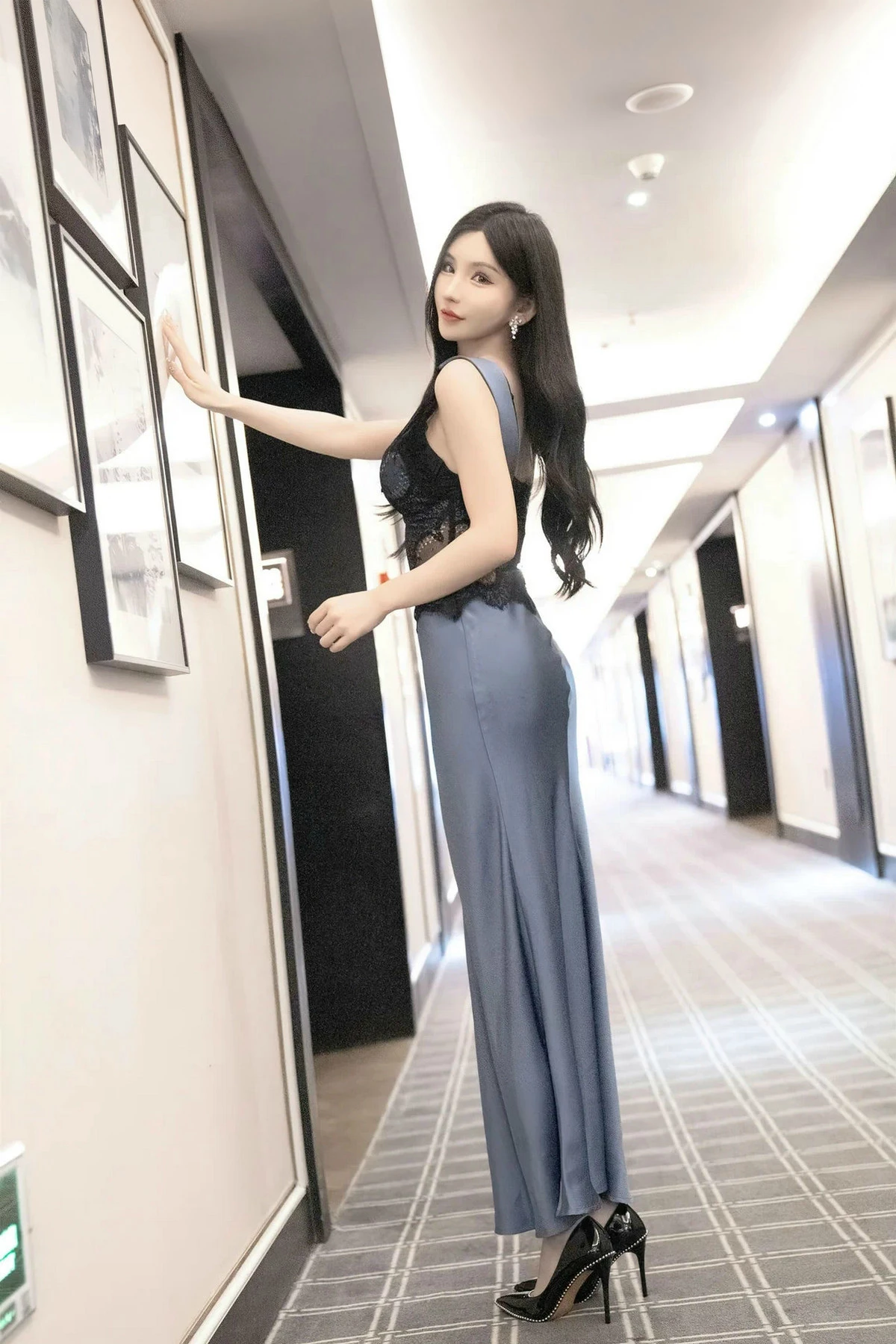 [[XiuRen秀人网]秀人网]No.8242_女神周于希Sally性感蕾丝长裙+黑色薄纱连体衣秀完美身材诱惑写真115P