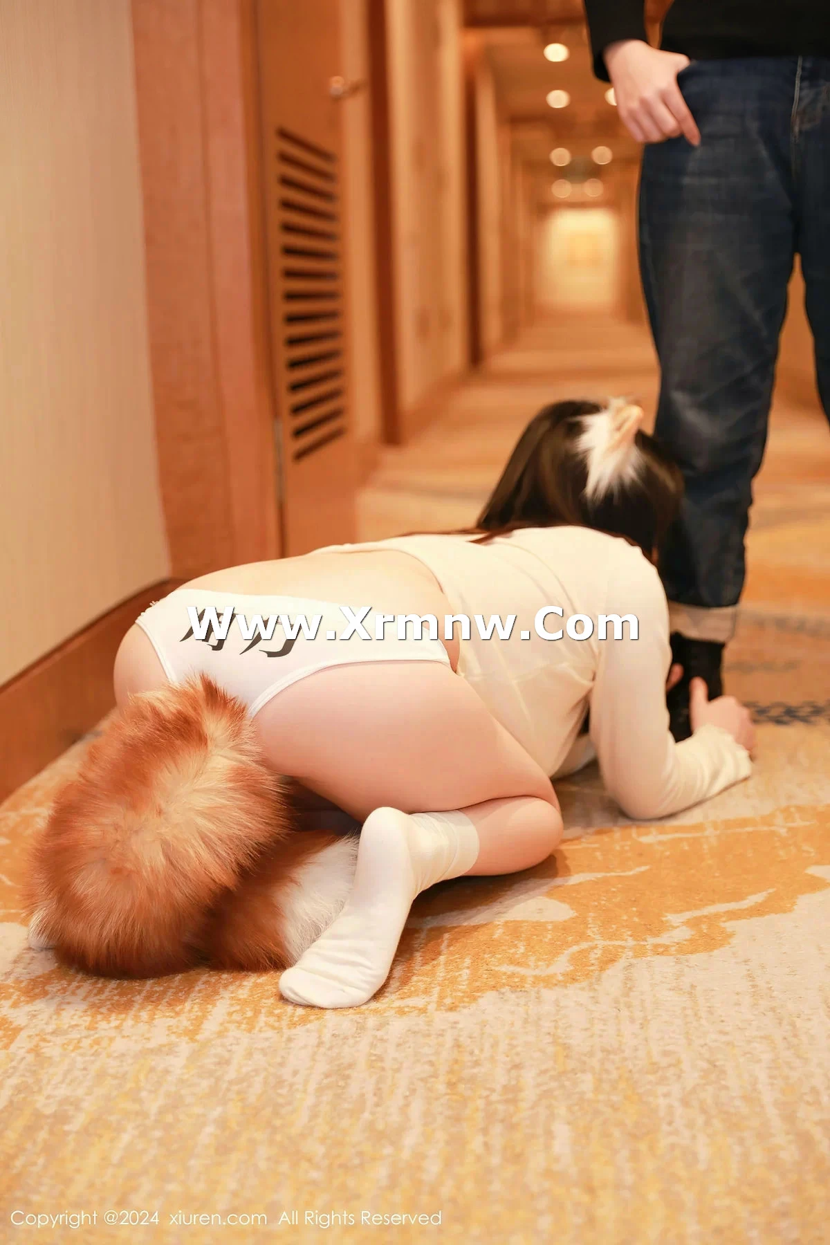 [[XiuRen秀人网]秀人网]No.8243_模特豆瓣酱澳门旅拍性感狐狸装扮淡黄色服饰秀惹火身材诱惑写真88P