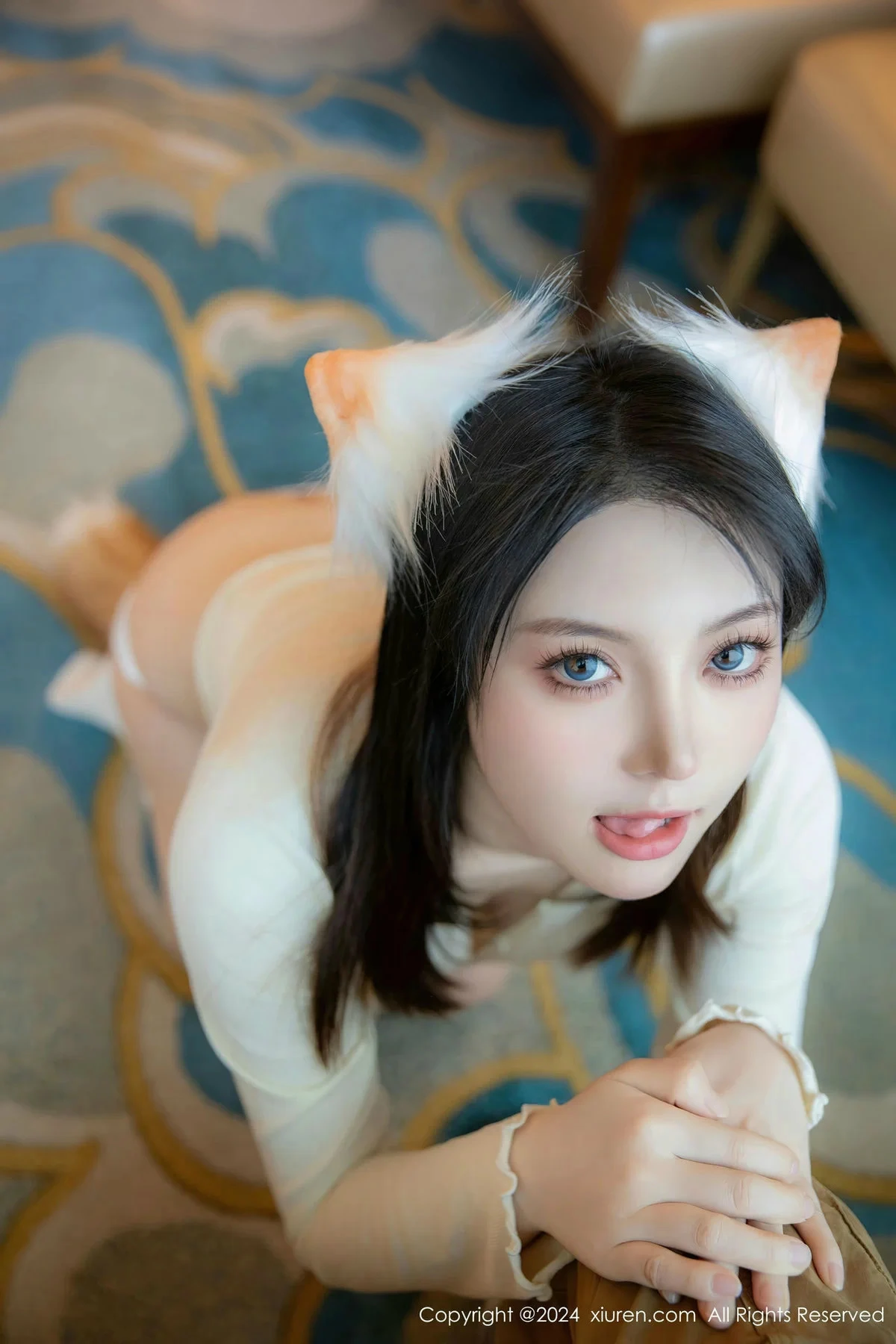 [[XiuRen秀人网]秀人网]No.8243_模特豆瓣酱澳门旅拍性感狐狸装扮淡黄色服饰秀惹火身材诱惑写真88P