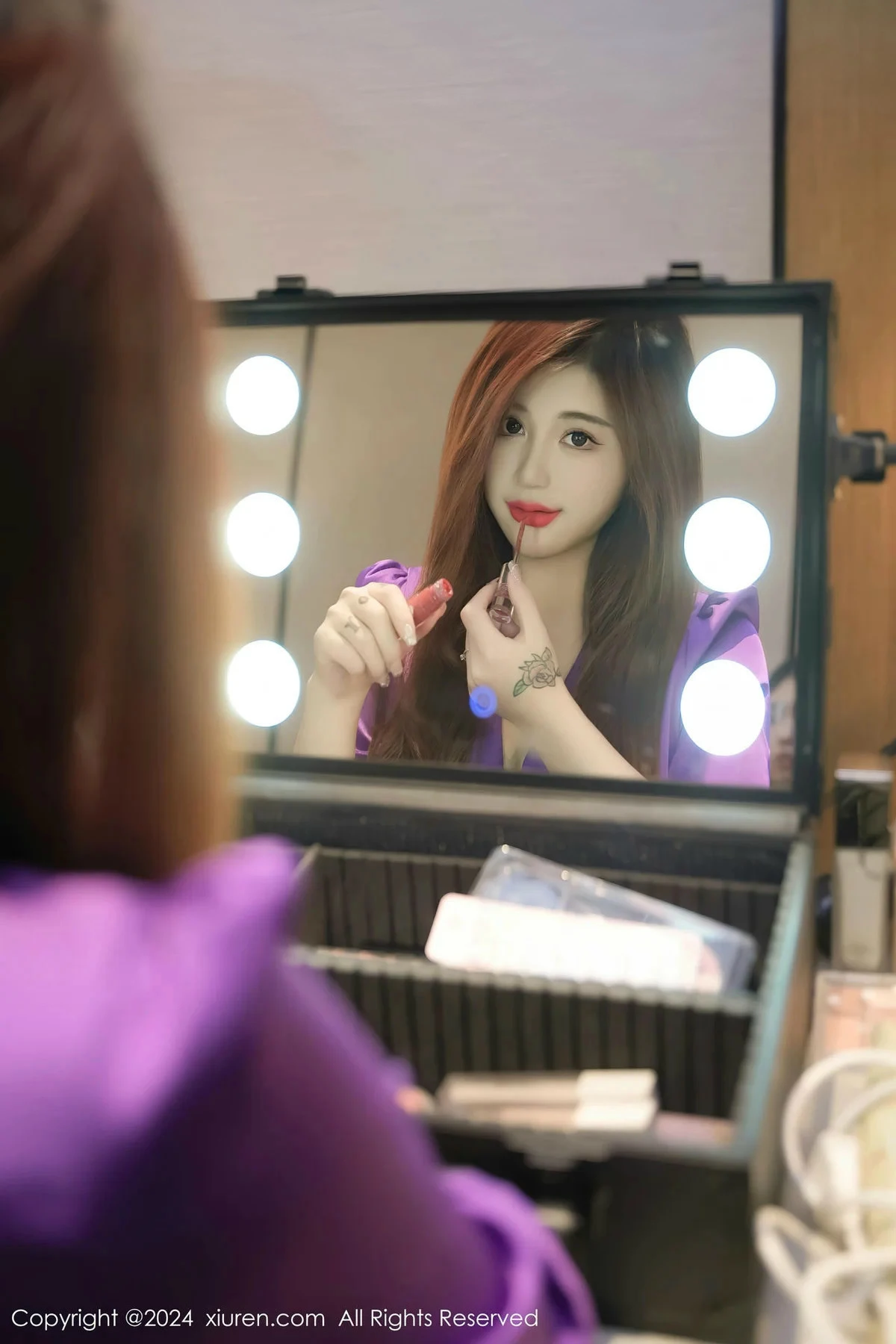 [[XiuRen秀人网]秀人网]No.8237_模特美七Mia性感紫色上衣配黑短裙露蕾丝内衣秀丰满身材诱惑写真81P