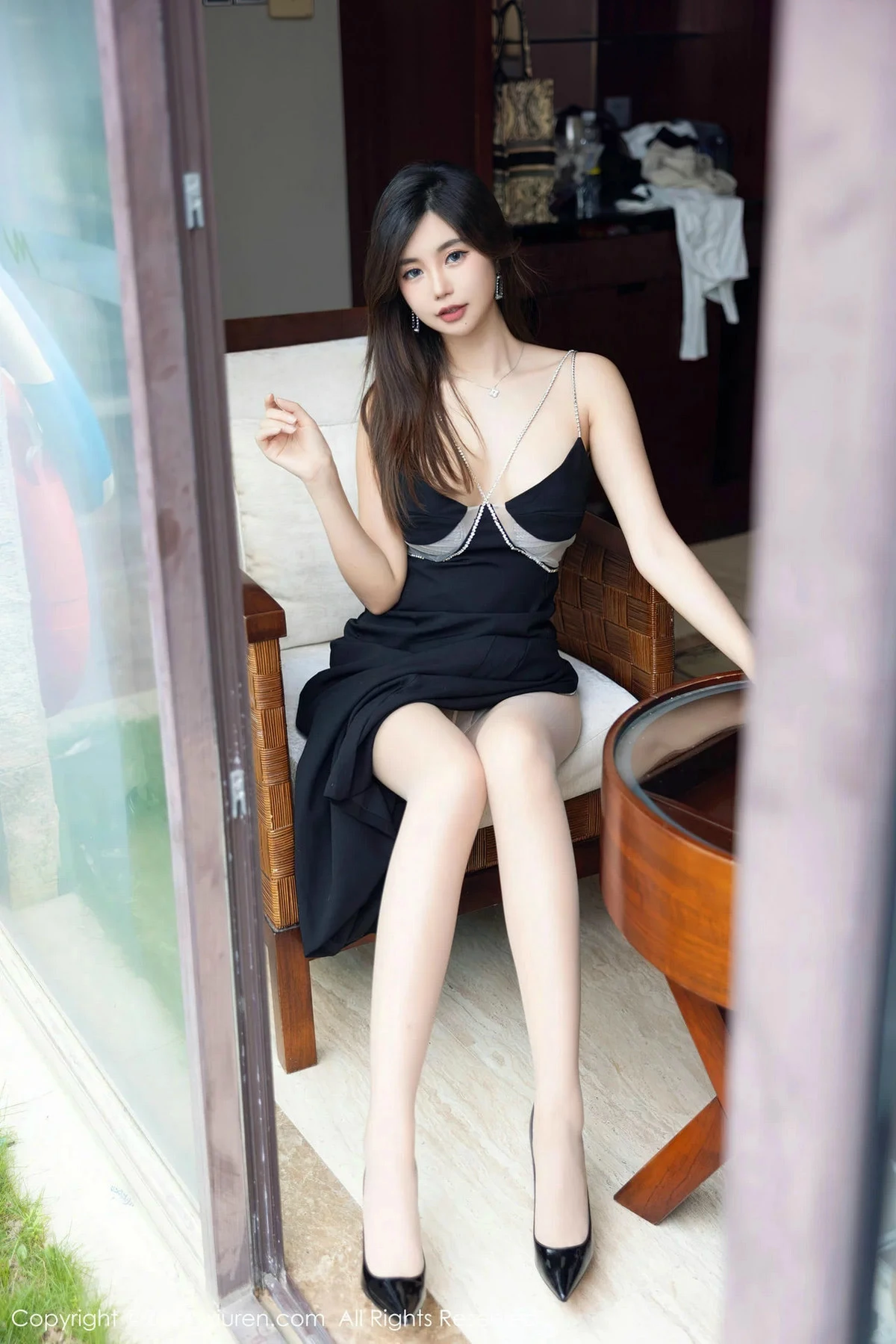 [[XiuRen秀人网]秀人网]No.8235_女神绮里嘉ula性感黑色吊带裙配超薄肉丝秀曼妙身姿惹火诱惑写真95P