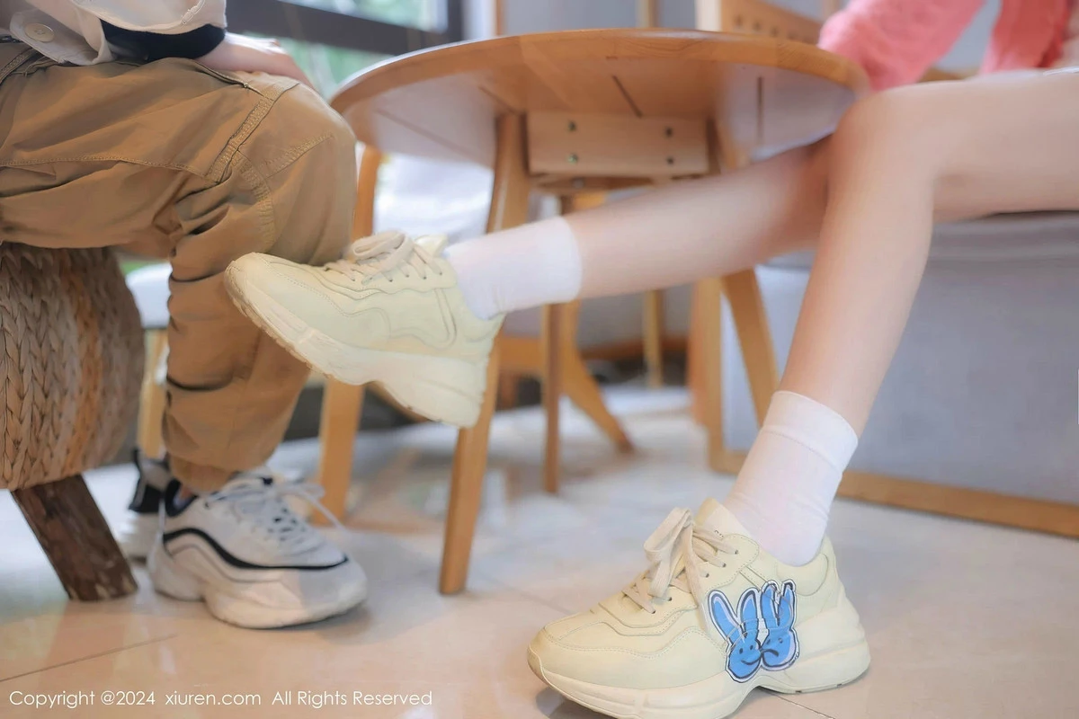 [[XiuRen秀人网]秀人网]No.8241_模特桃妖夭外拍场景性感粉色服饰露粉色内衣秀曼妙身姿诱惑写真103P