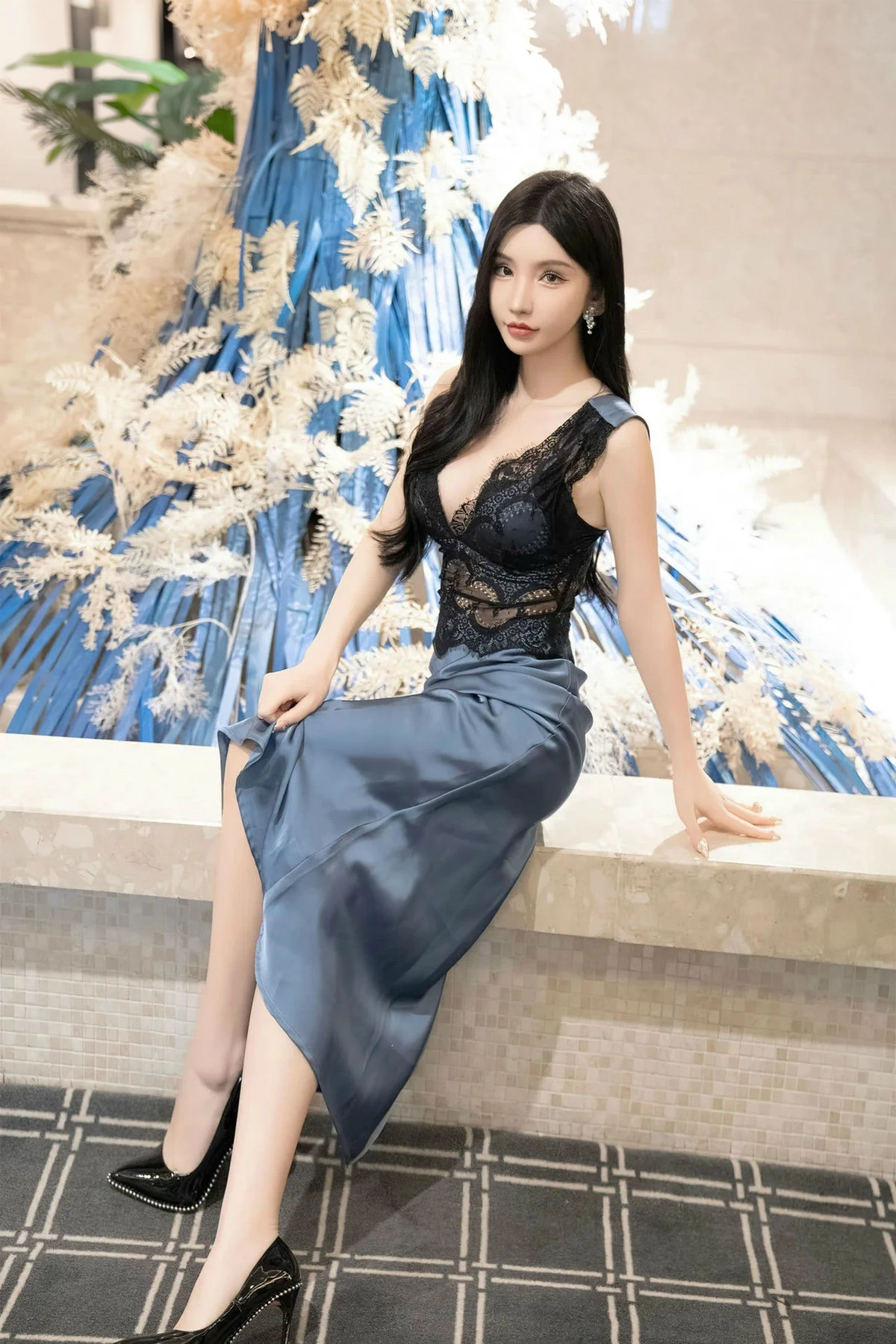 [[XiuRen秀人网]秀人网]No.8242_女神周于希Sally性感蕾丝长裙+黑色薄纱连体衣秀完美身材诱惑写真115P