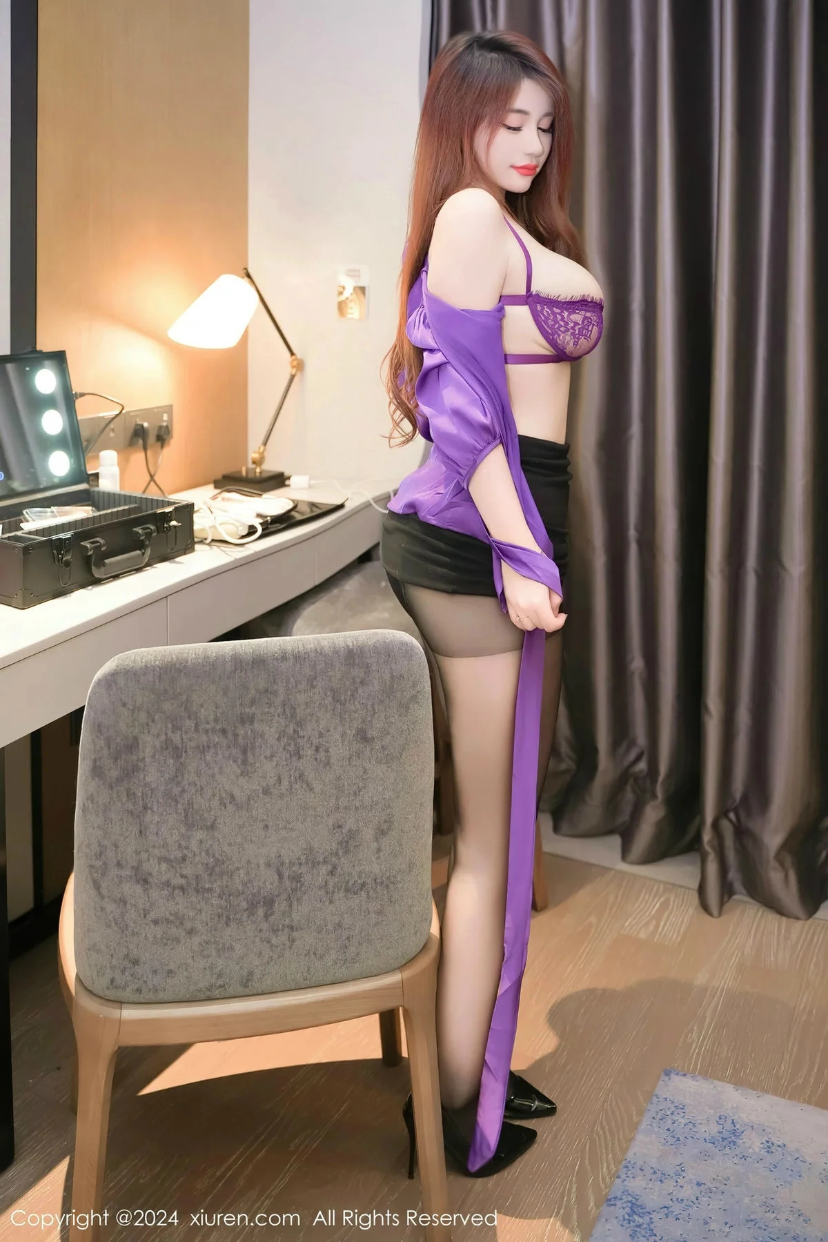 [[XiuRen秀人网]秀人网]No.8237_模特美七Mia性感紫色上衣配黑短裙露蕾丝内衣秀丰满身材诱惑写真81P