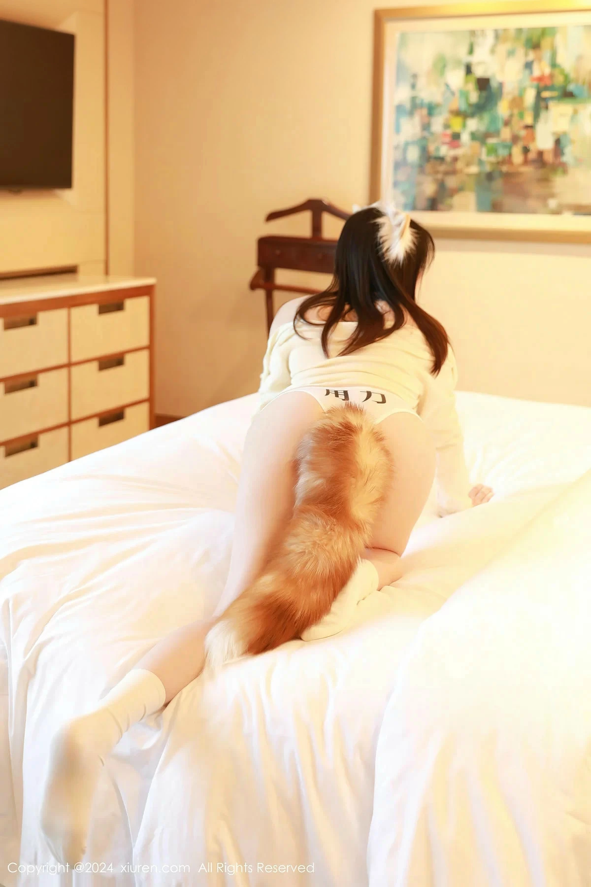 [[XiuRen秀人网]秀人网]No.8243_模特豆瓣酱澳门旅拍性感狐狸装扮淡黄色服饰秀惹火身材诱惑写真88P