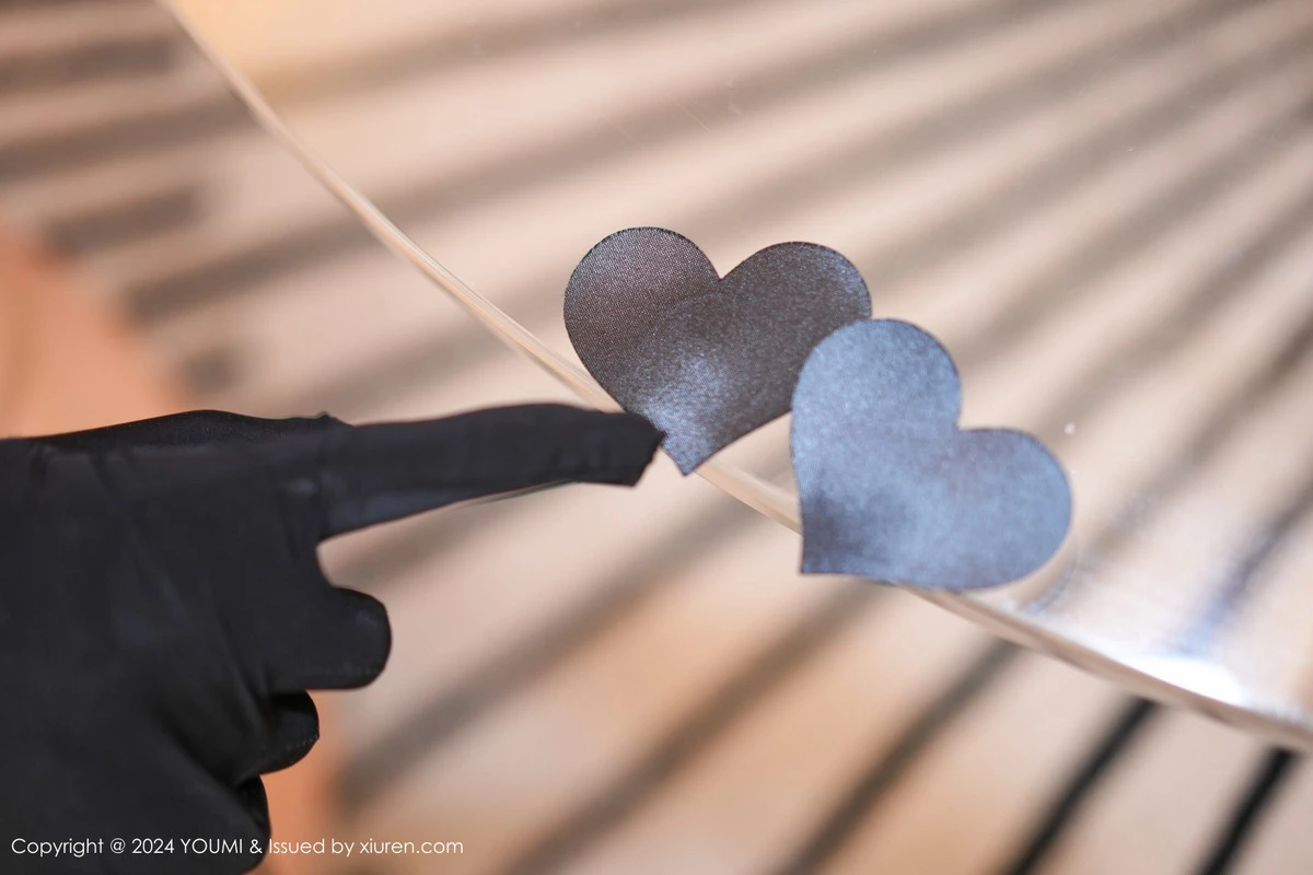 [YouMi尤蜜荟]Vol.1040_女神王雨纯脱牛仔裤露黑色网纱轻透连体衣秀惹火身材诱惑写真83P