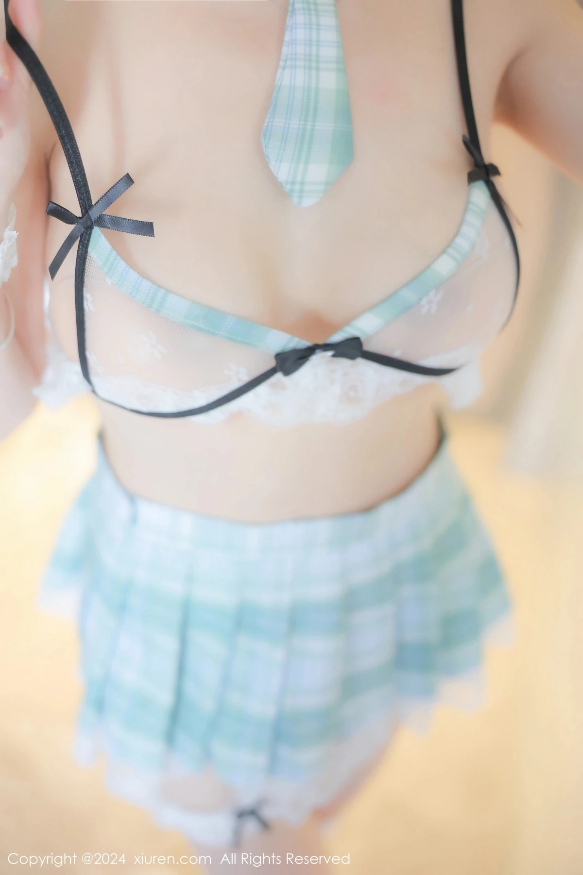 [[XiuRen秀人网]秀人网]No.8108_模特林幼一性感情趣内衣配蓝白格子裙露白丝袜秀美腿诱惑写真75P