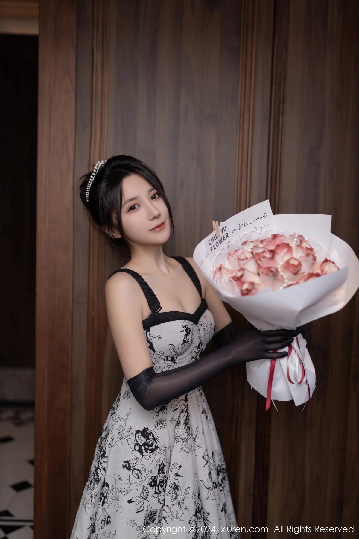 [[XiuRen秀人网]秀人网]No.8109_模特鱼子酱Fish生日主题性感灰色连衣长裙秀曼妙身姿诱惑写真80P