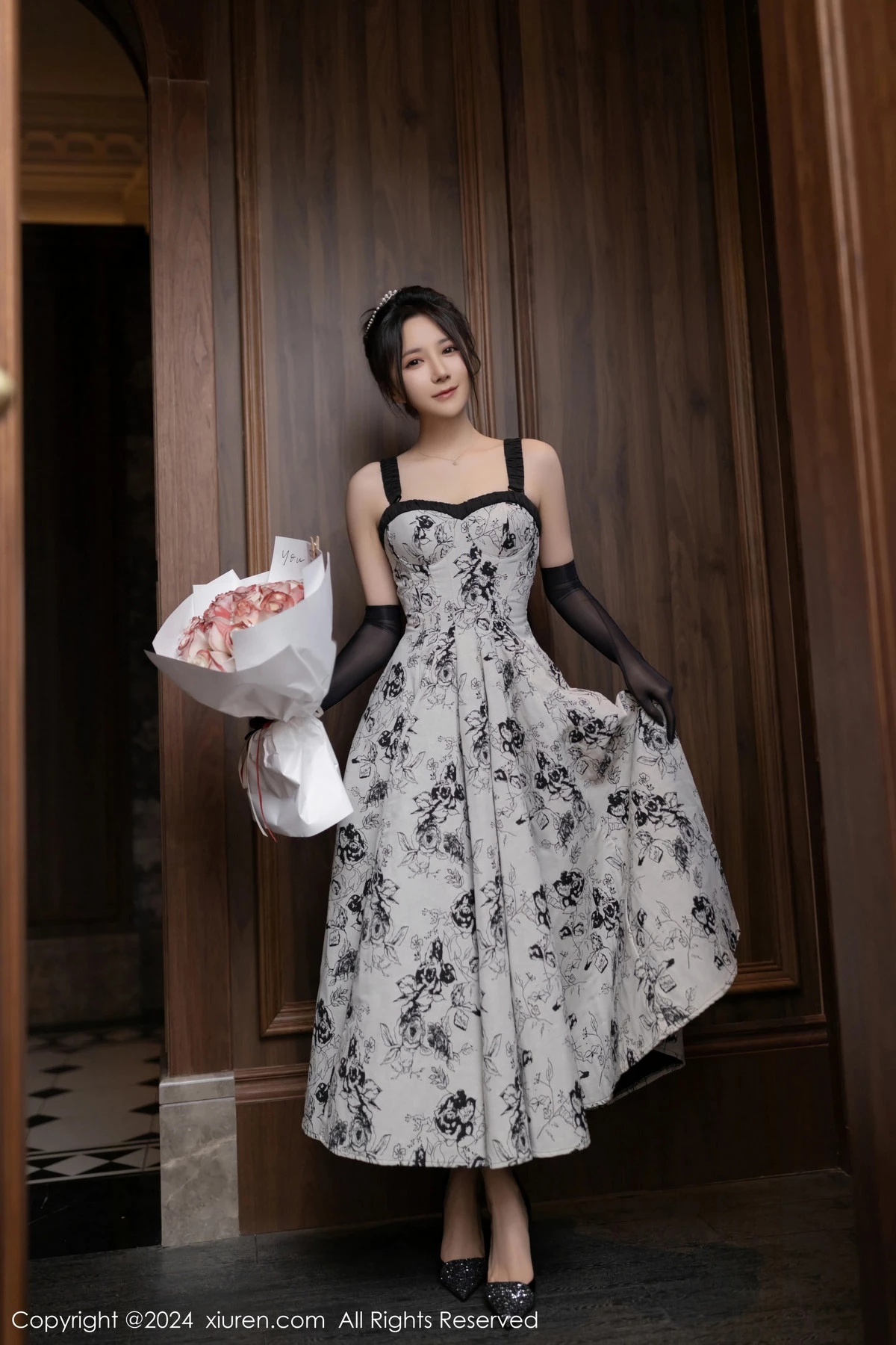 [[XiuRen秀人网]秀人网]No.8109_模特鱼子酱Fish生日主题性感灰色连衣长裙秀曼妙身姿诱惑写真80P