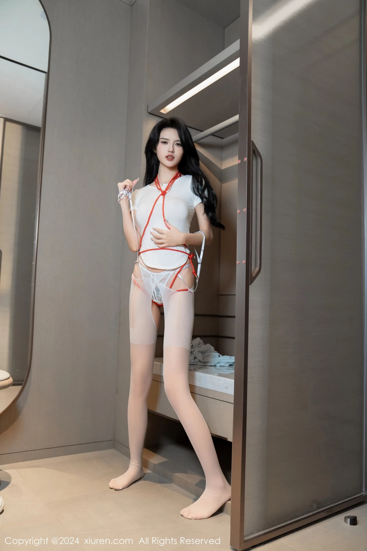 [[XiuRen秀人网]秀人网]No.8105_模特浅浅Danny性感白色轻薄上衣配白丝吊袜秀丰腴身姿诱惑写真77P