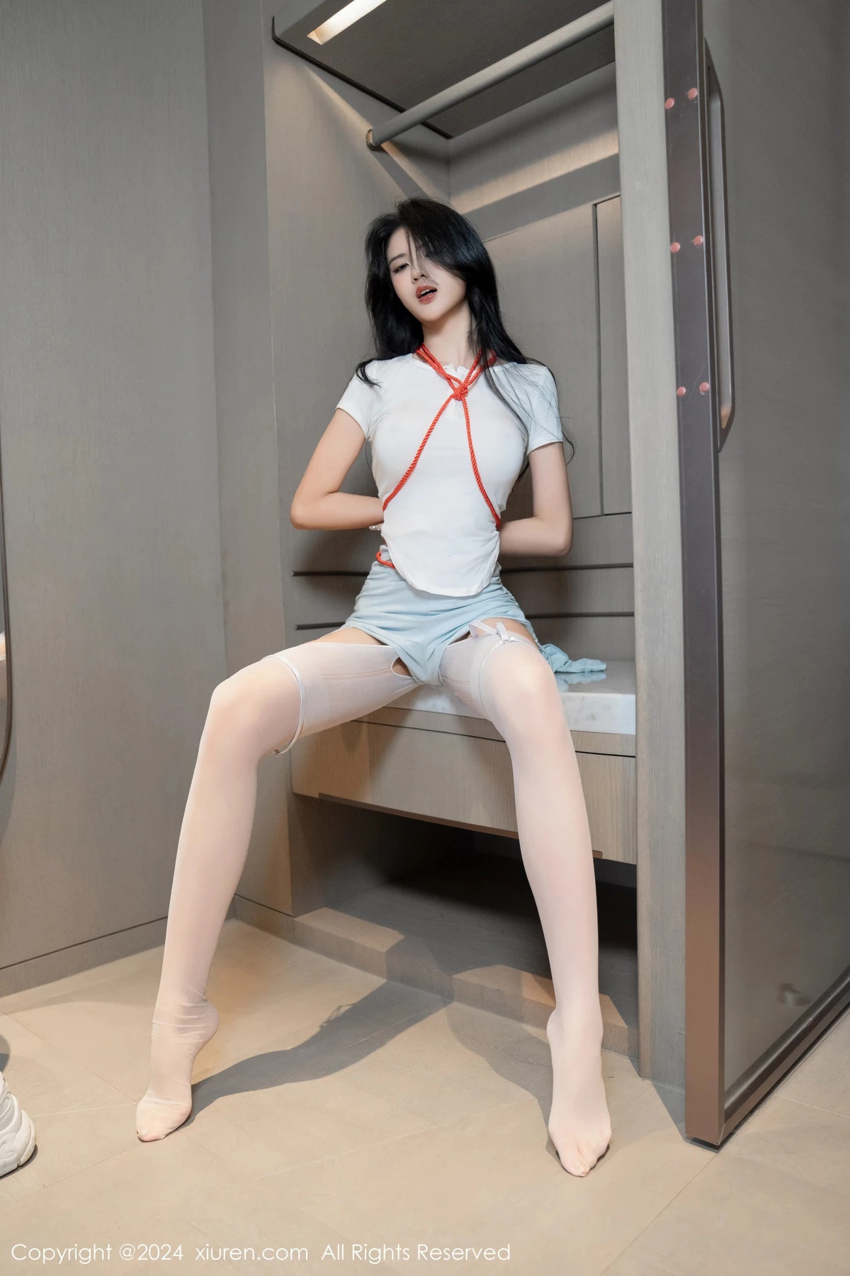 [[XiuRen秀人网]秀人网]No.8105_模特浅浅Danny性感白色轻薄上衣配白丝吊袜秀丰腴身姿诱惑写真77P