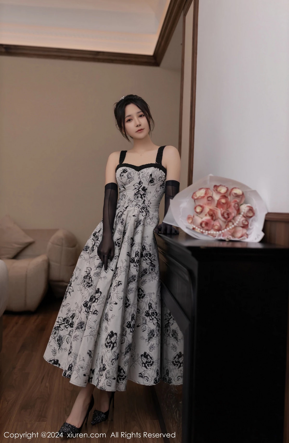 [[XiuRen秀人网]秀人网]No.8109_模特鱼子酱Fish生日主题性感灰色连衣长裙秀曼妙身姿诱惑写真80P