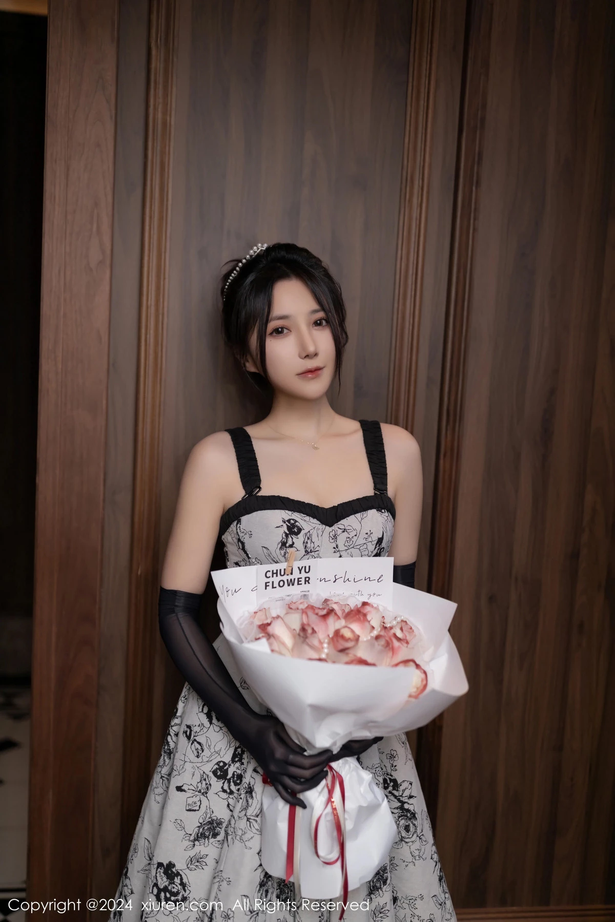 [[XiuRen秀人网]秀人网]No.8109_模特鱼子酱Fish生日主题性感灰色连衣长裙秀曼妙身姿诱惑写真80P