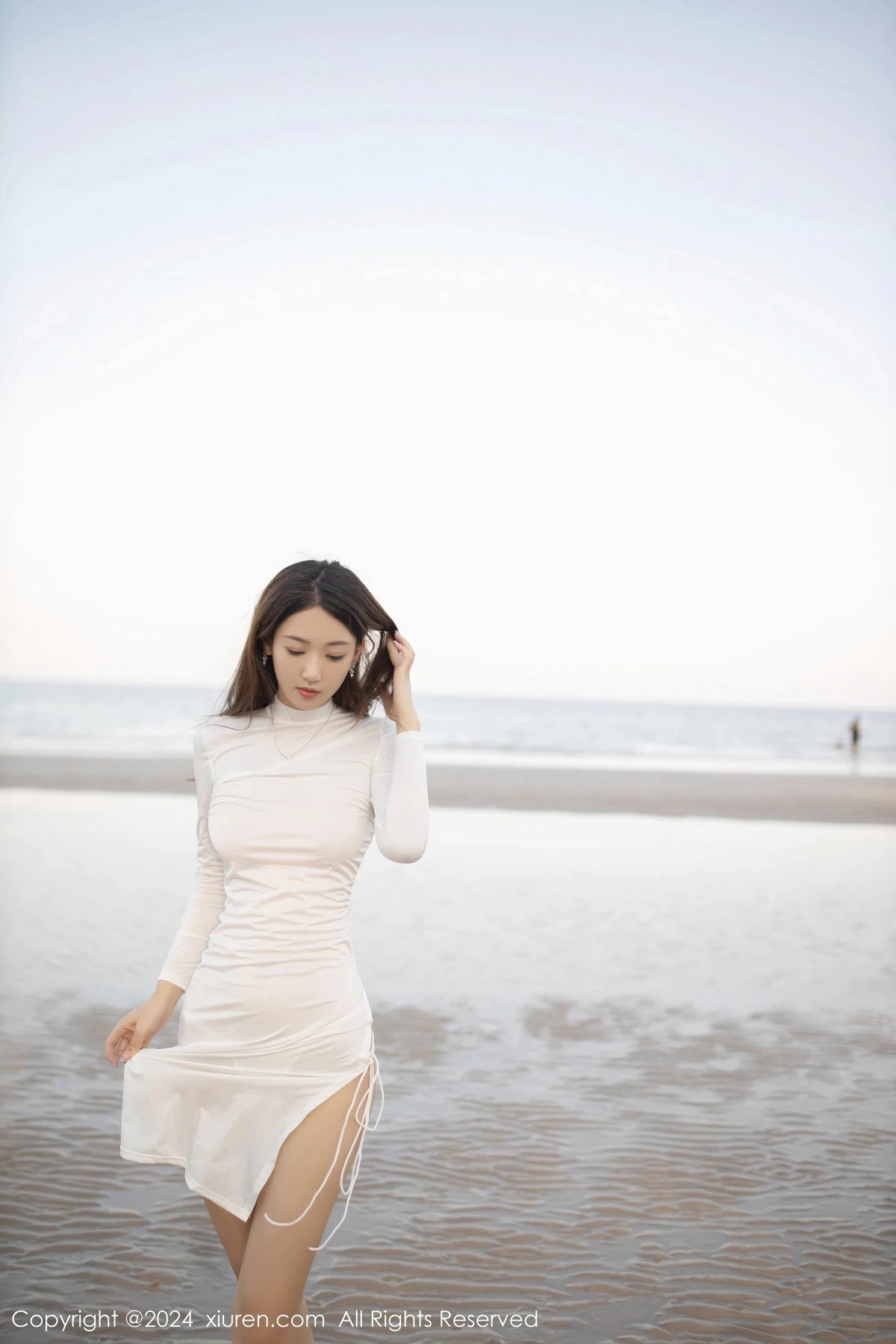 [[XiuRen秀人网]秀人网]No.8110_模特唐安琪沙滩场景性感白色连衣短裙配白丝吊袜完美诱惑写真79P