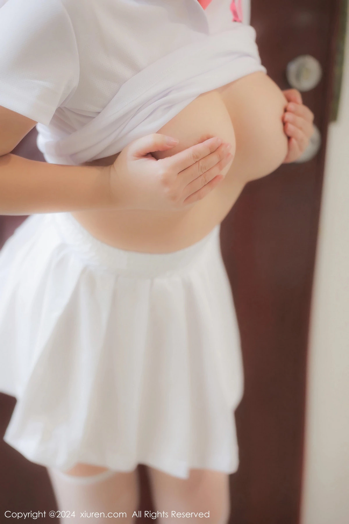 [[XiuRen秀人网]秀人网]No.8118_模特小薯条nienie球馆场景性感运动短裙套装秀丰腴身材诱惑写真80P