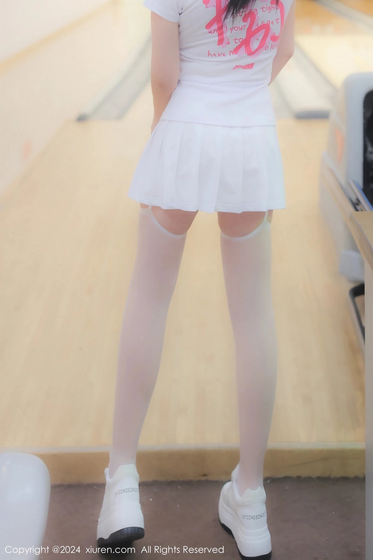 [[XiuRen秀人网]秀人网]No.8118_模特小薯条nienie球馆场景性感运动短裙套装秀丰腴身材诱惑写真80P