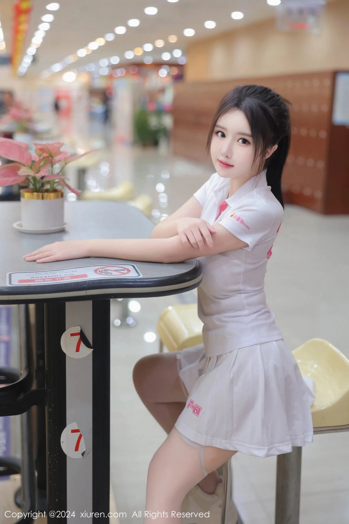 [[XiuRen秀人网]秀人网]No.8118_模特小薯条nienie球馆场景性感运动短裙套装秀丰腴身材诱惑写真80P