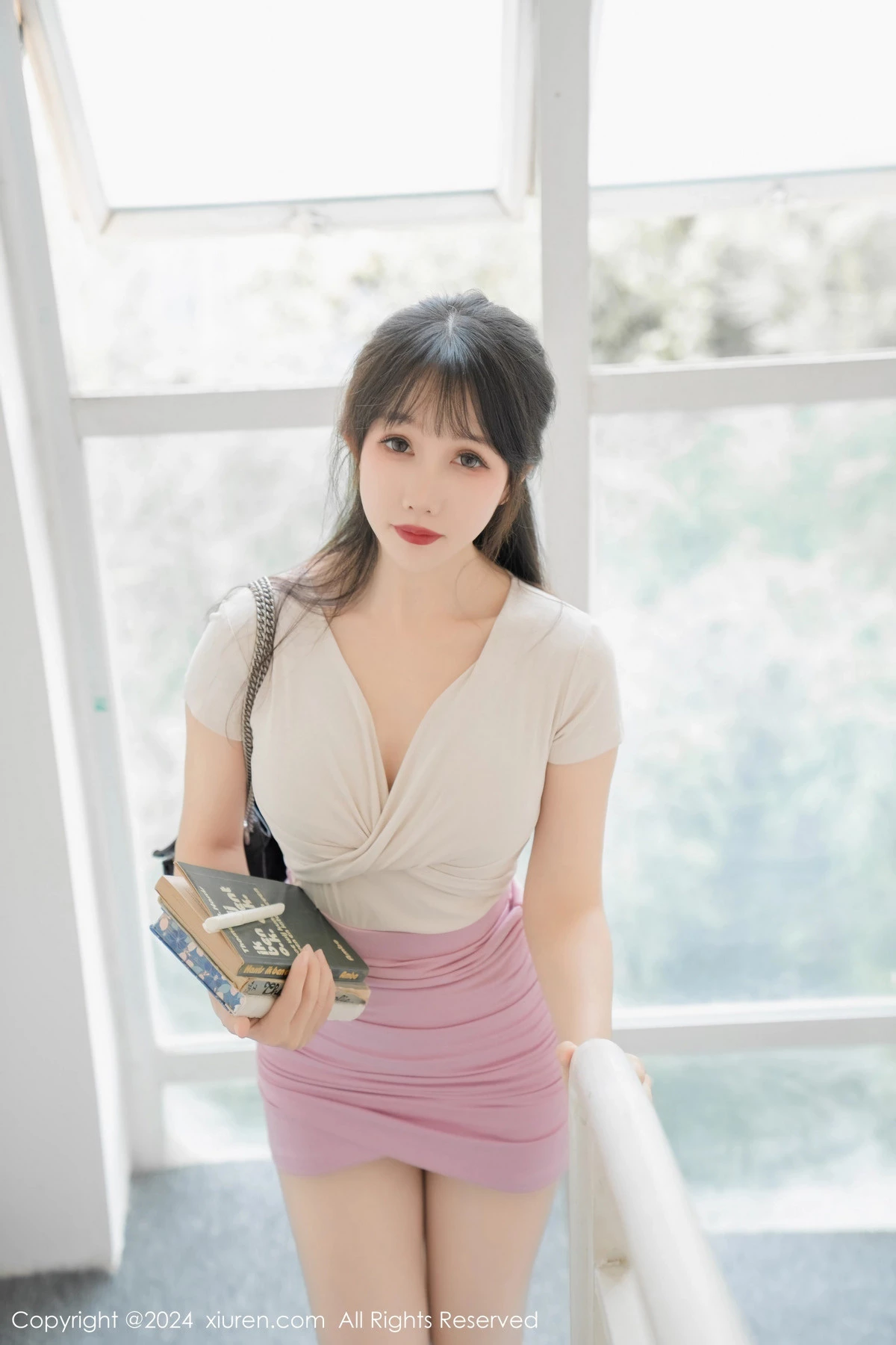 [[XiuRen秀人网]秀人网]No.8112_模特波巧酱家庭教师主题性感白T配粉色短裙秀完美身材诱惑写真85P