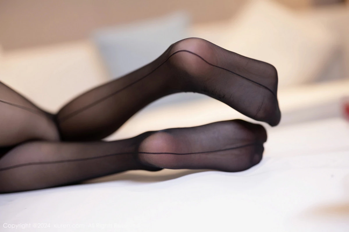 [[XiuRen秀人网]秀人网]No.8116_模特林星阑红色服饰配黑丝袜+黑色情趣服配红丝袜迷人诱惑写真87P