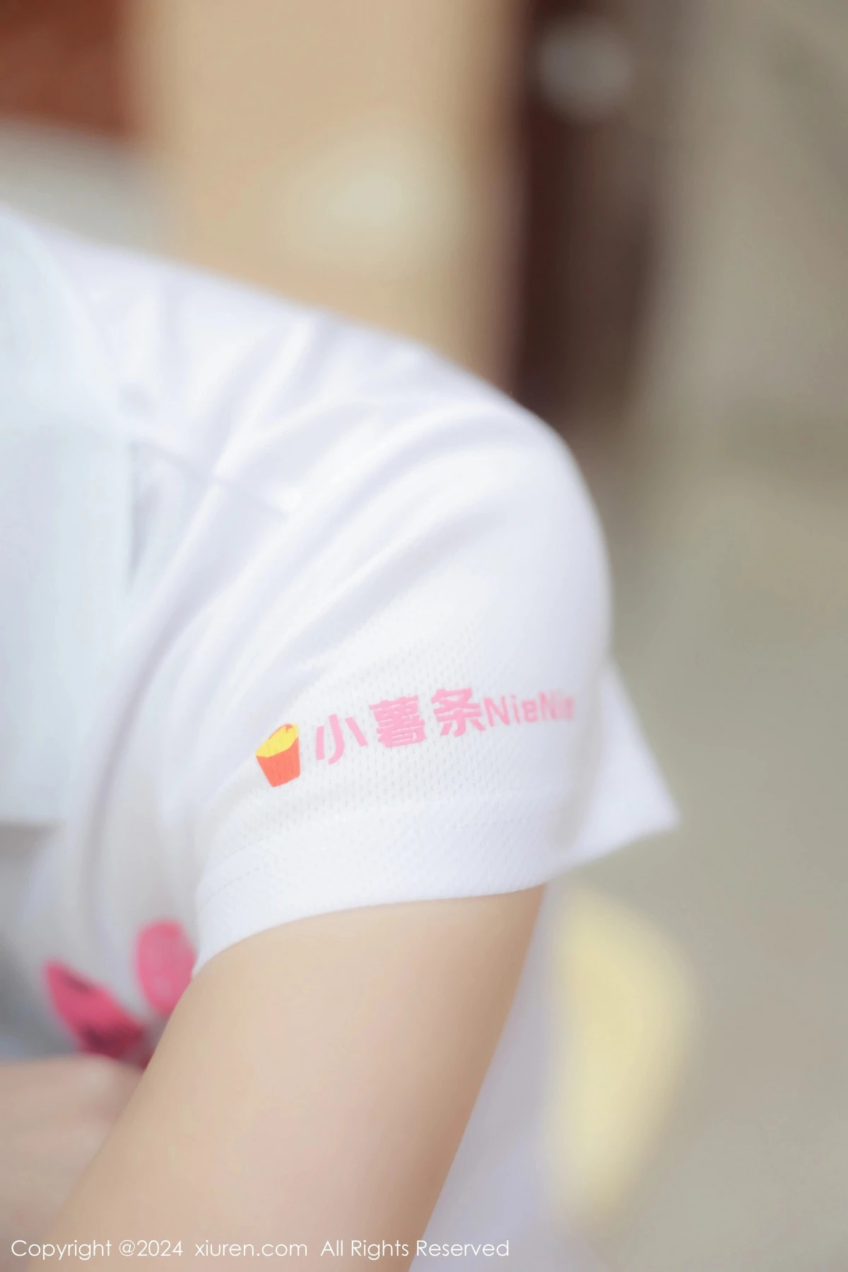 [[XiuRen秀人网]秀人网]No.8118_模特小薯条nienie球馆场景性感运动短裙套装秀丰腴身材诱惑写真80P