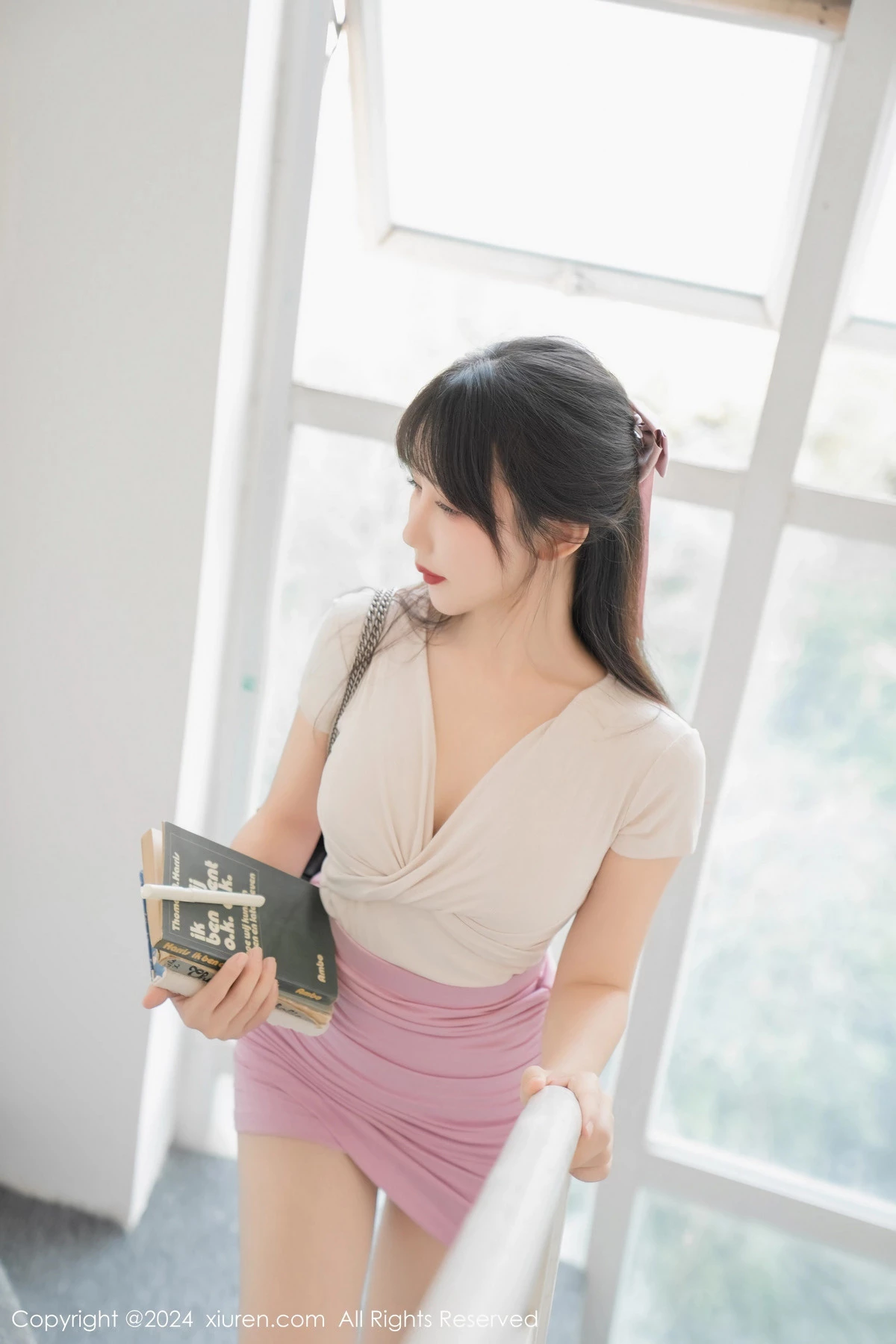 [[XiuRen秀人网]秀人网]No.8112_模特波巧酱家庭教师主题性感白T配粉色短裙秀完美身材诱惑写真85P