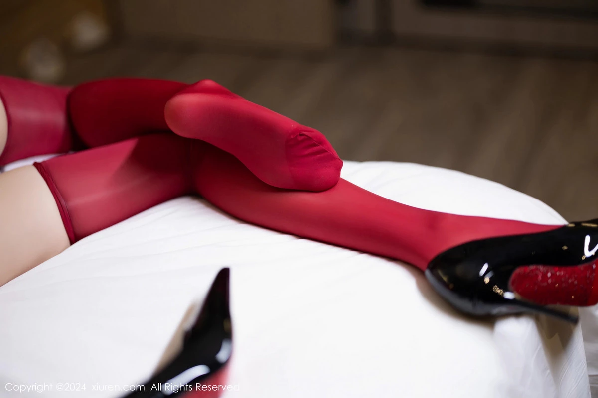 [[XiuRen秀人网]秀人网]No.8116_模特林星阑红色服饰配黑丝袜+黑色情趣服配红丝袜迷人诱惑写真87P