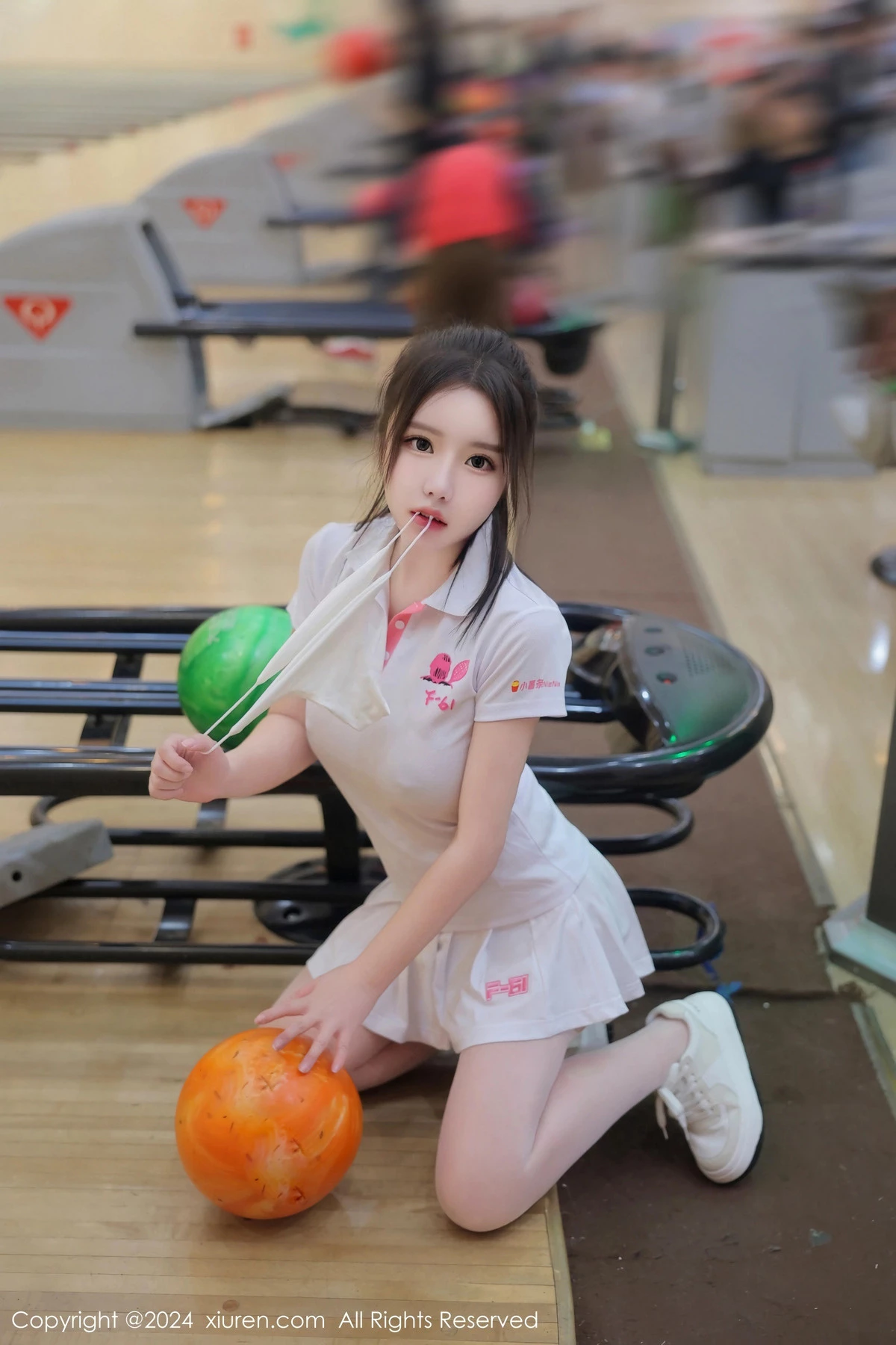 [[XiuRen秀人网]秀人网]No.8118_模特小薯条nienie球馆场景性感运动短裙套装秀丰腴身材诱惑写真80P