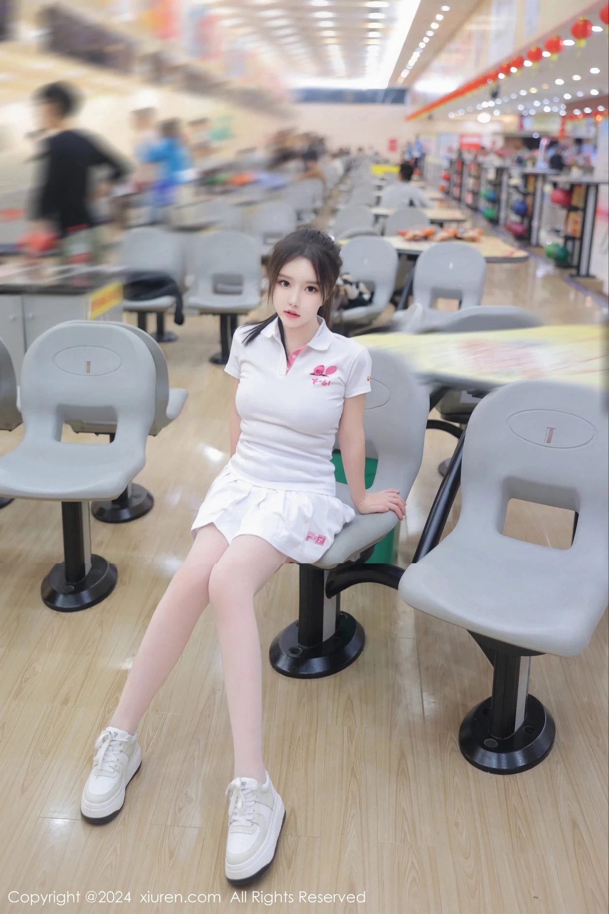 [[XiuRen秀人网]秀人网]No.8118_模特小薯条nienie球馆场景性感运动短裙套装秀丰腴身材诱惑写真80P