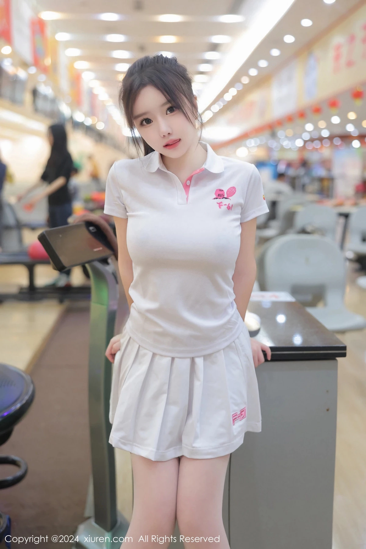 [[XiuRen秀人网]秀人网]No.8118_模特小薯条nienie球馆场景性感运动短裙套装秀丰腴身材诱惑写真80P