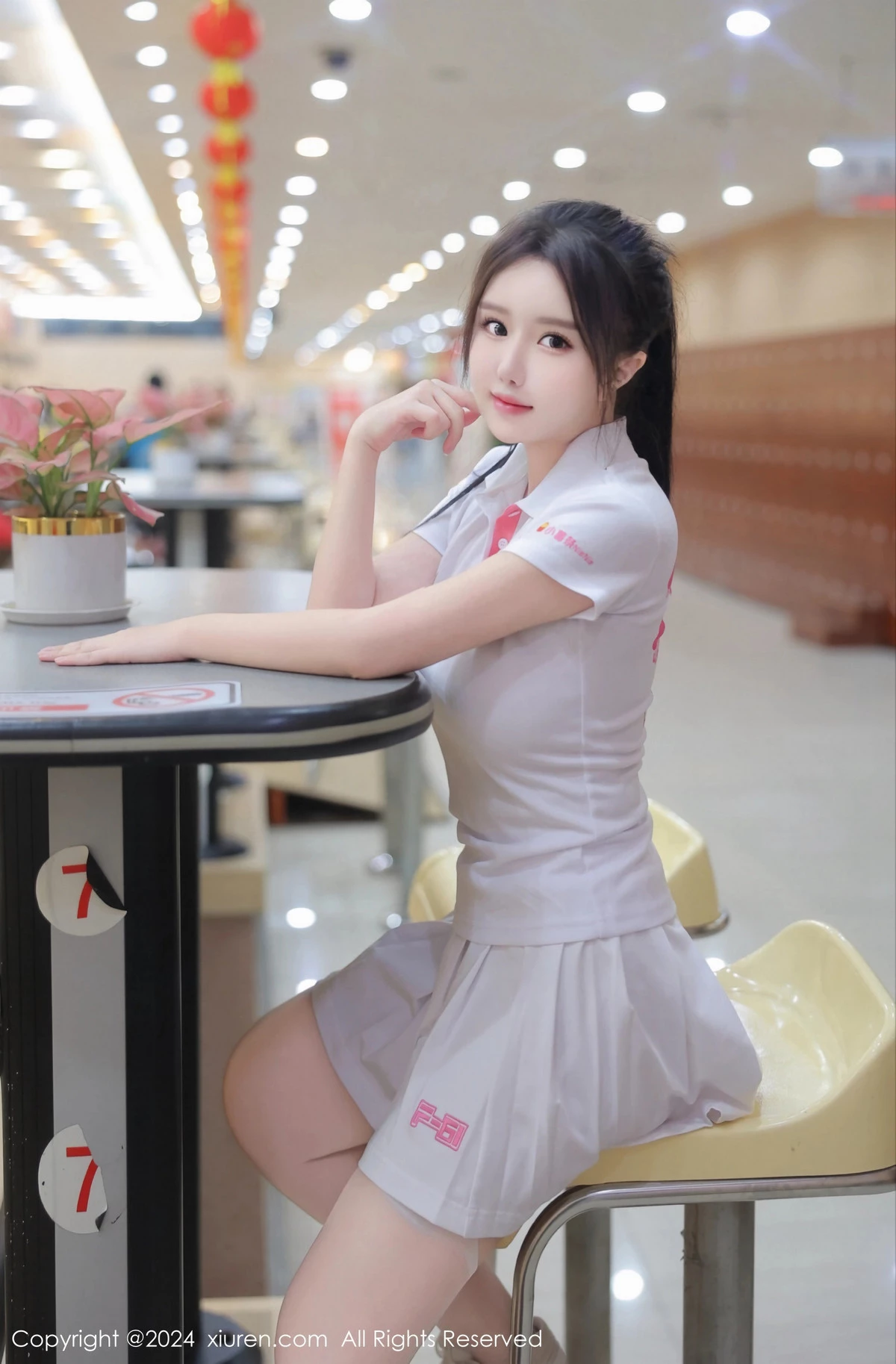 [[XiuRen秀人网]秀人网]No.8118_模特小薯条nienie球馆场景性感运动短裙套装秀丰腴身材诱惑写真80P