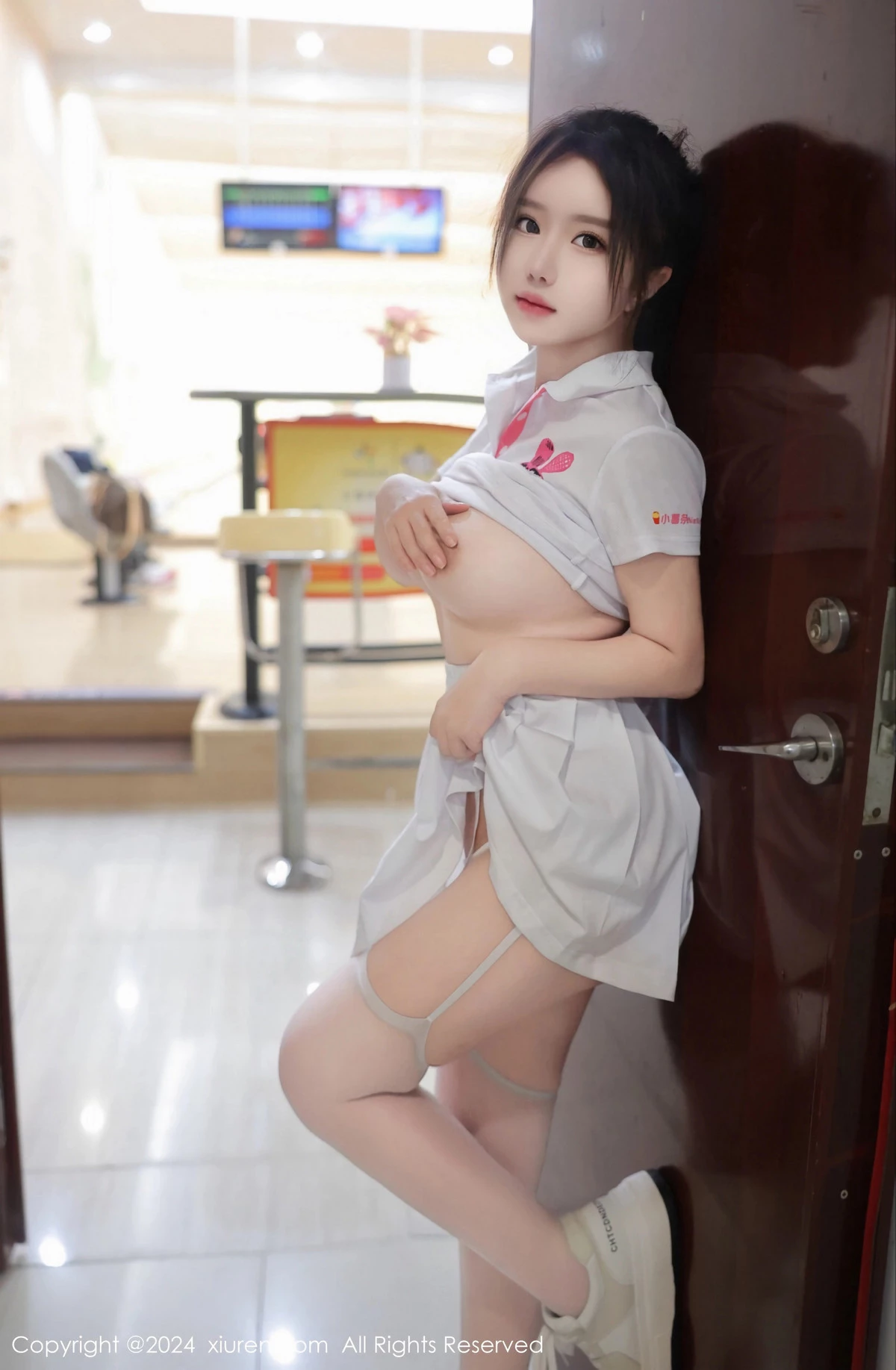 [[XiuRen秀人网]秀人网]No.8118_模特小薯条nienie球馆场景性感运动短裙套装秀丰腴身材诱惑写真80P