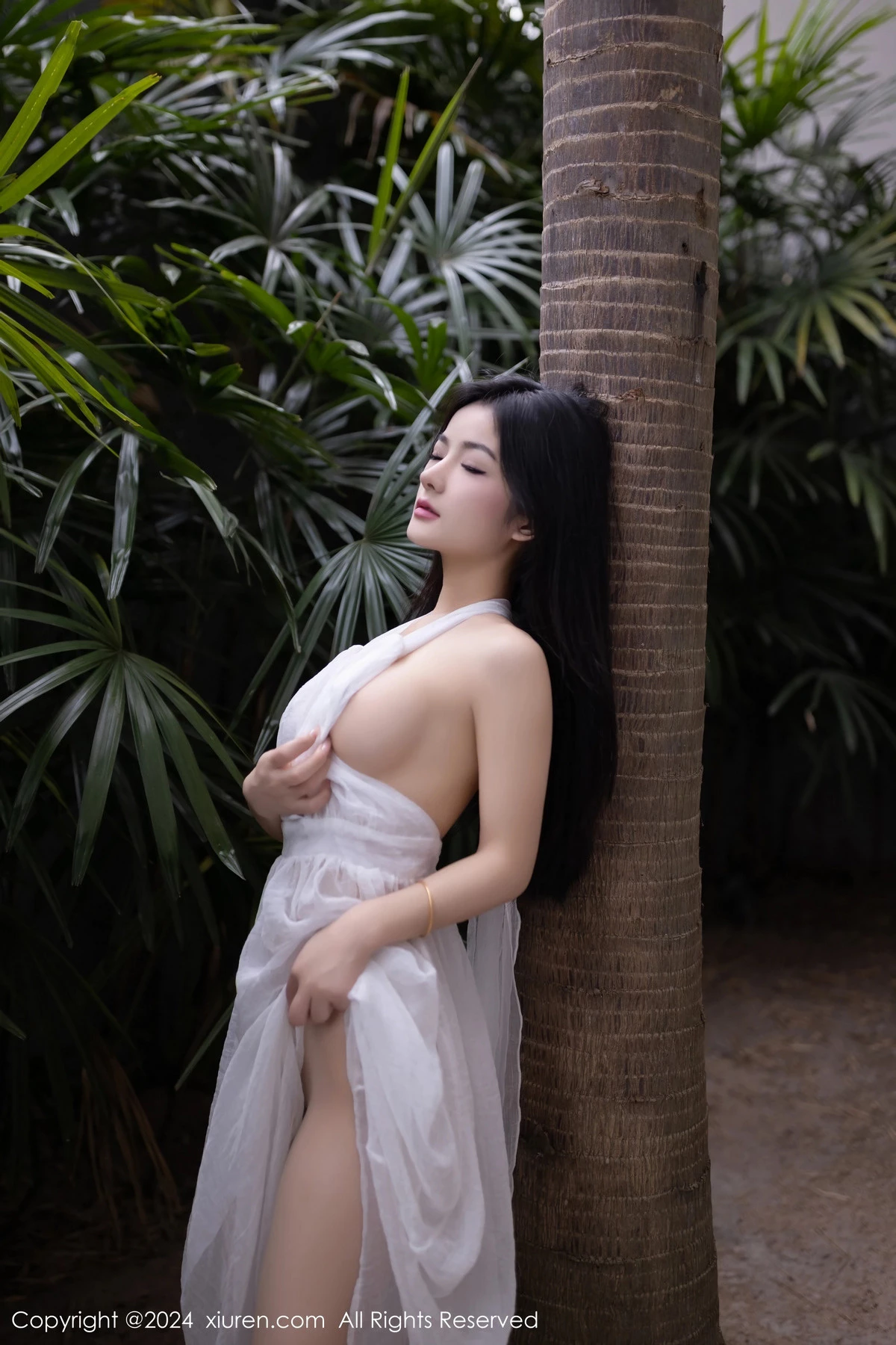 [[XiuRen秀人网]秀人网]No.8117_模特谭小灵性感白色连衣长裙配超薄无内肉丝秀惹火身材诱惑写真79P