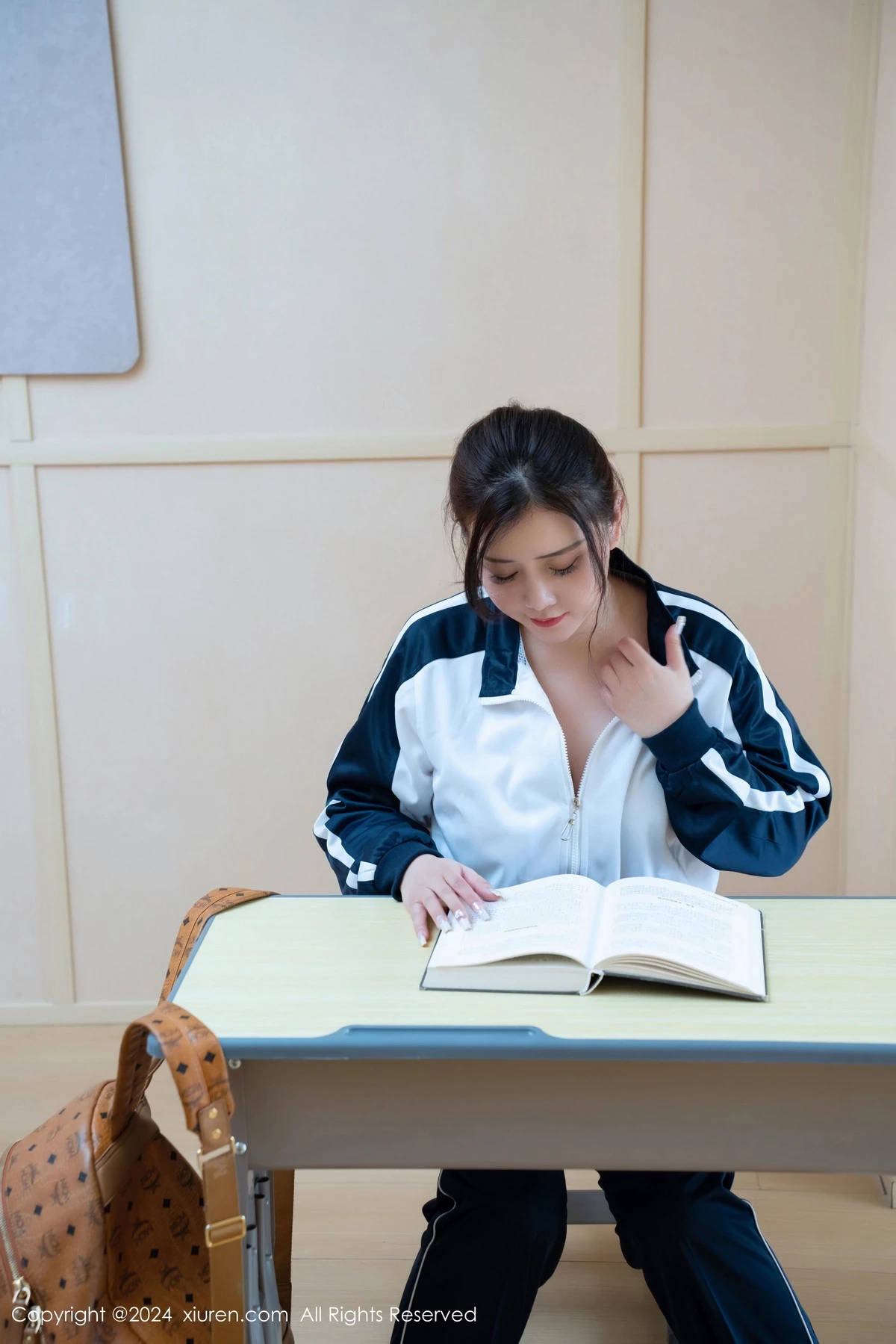 [[XiuRen秀人网]秀人网]No.8122_模特王婉悠Queen教师场景性感学生制服秀丰腴身材惹火诱惑写真80P