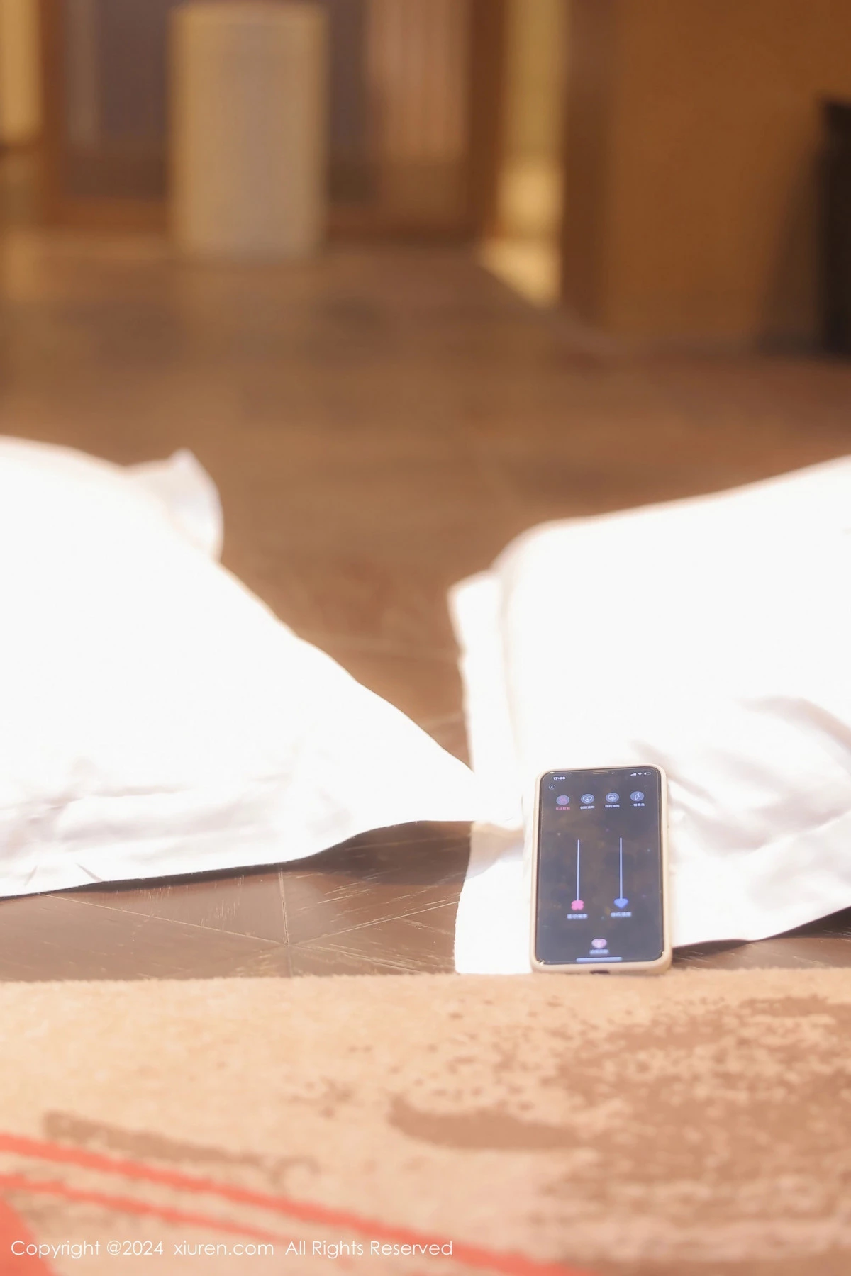 [[XiuRen秀人网]秀人网]No.8119_模特小泡芙winna性感白色连衣裙配油亮肉丝秀丰腴身材诱惑写真80P