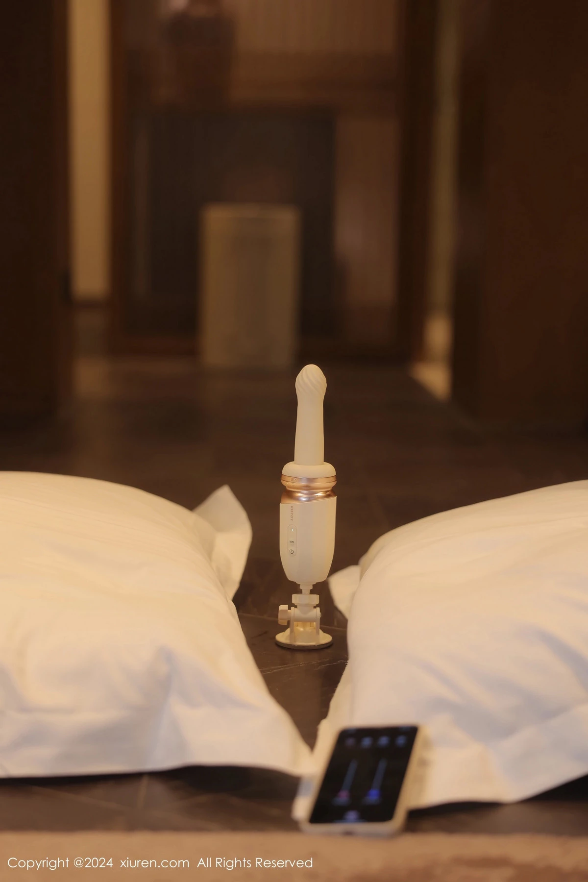 [[XiuRen秀人网]秀人网]No.8119_模特小泡芙winna性感白色连衣裙配油亮肉丝秀丰腴身材诱惑写真80P