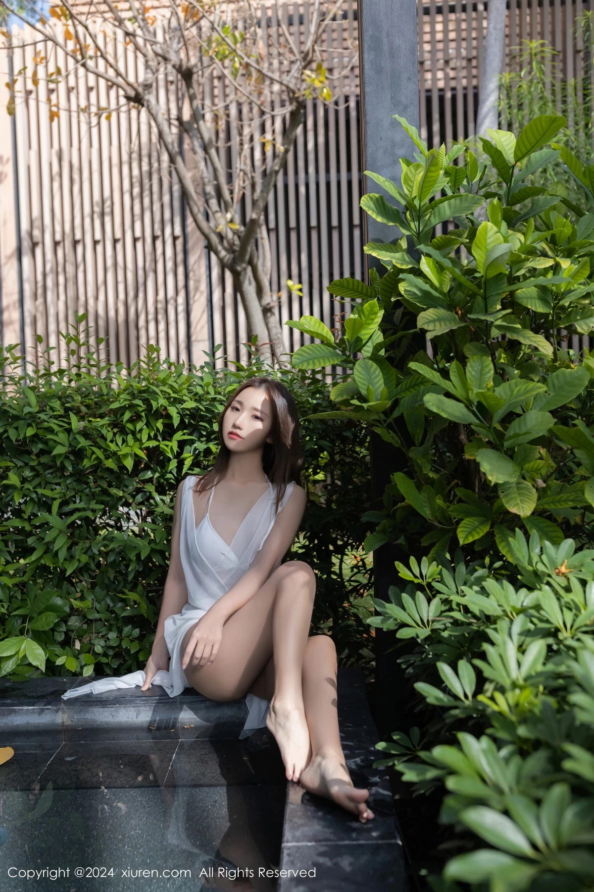 [[XiuRen秀人网]秀人网]No.8123_模特杏子Yada户外性感白色比基尼服饰秀完美身材迷人诱惑写真81P