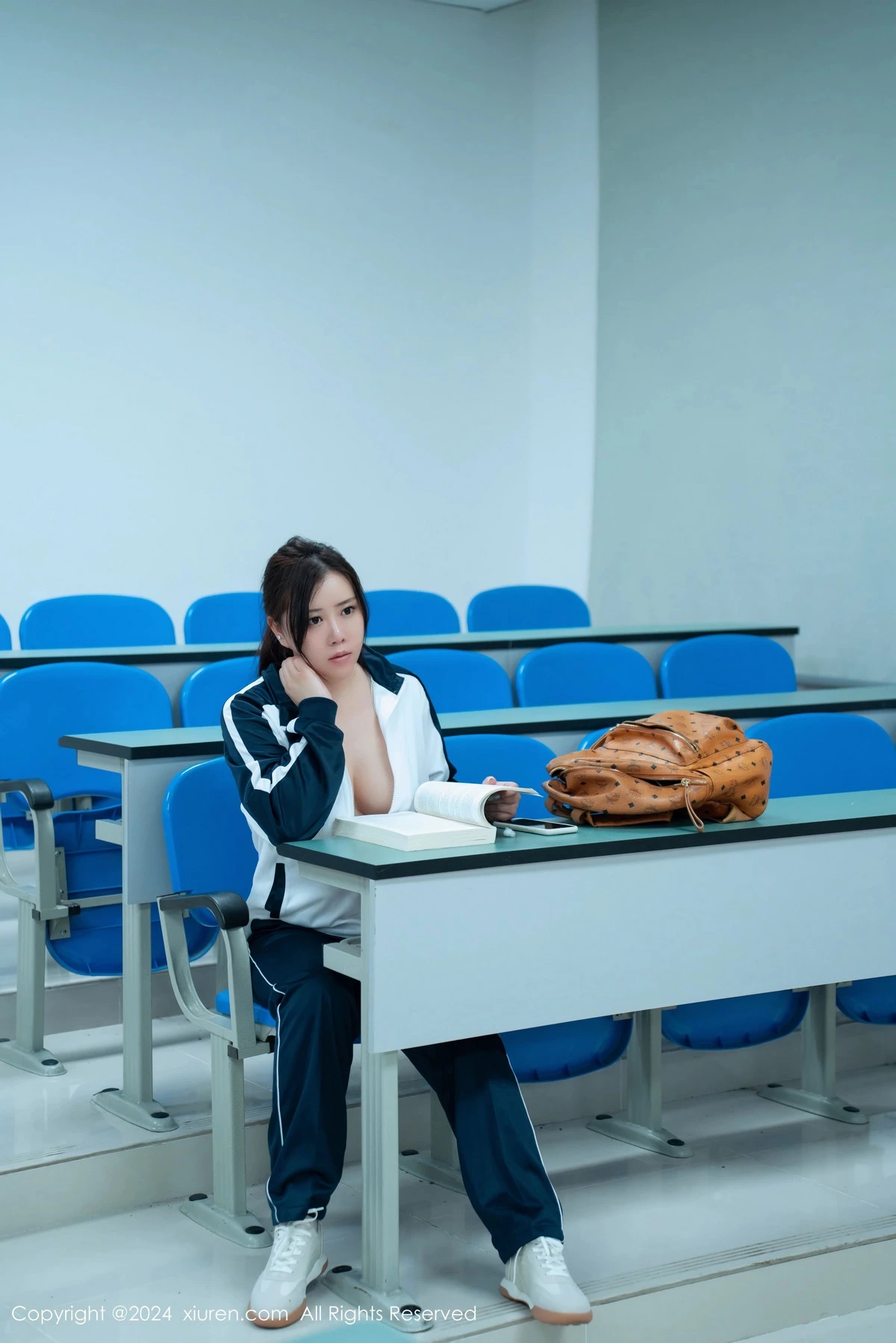 [[XiuRen秀人网]秀人网]No.8122_模特王婉悠Queen教师场景性感学生制服秀丰腴身材惹火诱惑写真80P