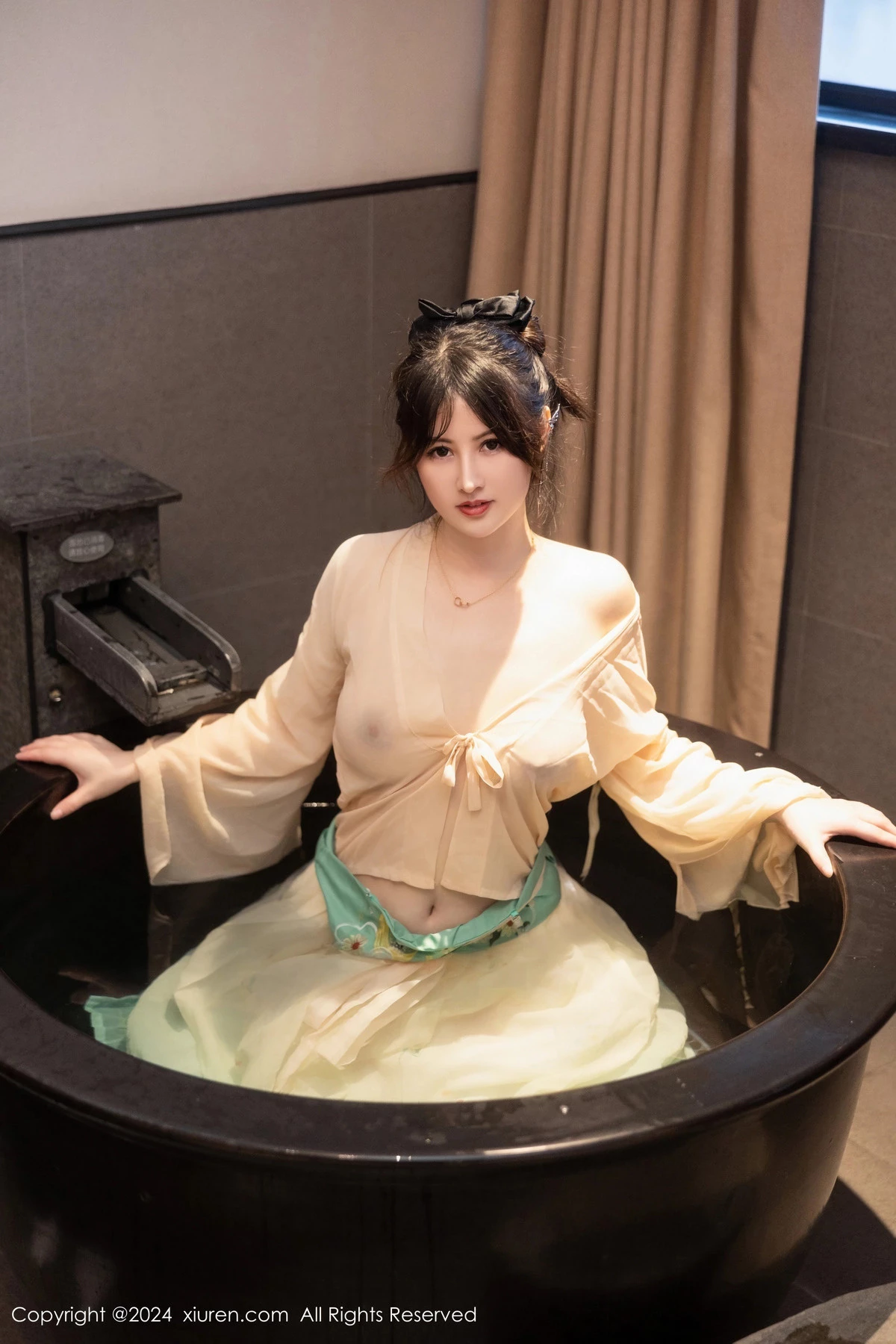 [[XiuRen秀人网]秀人网]No.8128_模特诗诗kiki浴室场景性感古装情趣服饰秀丰腴有致身材诱惑写真82P