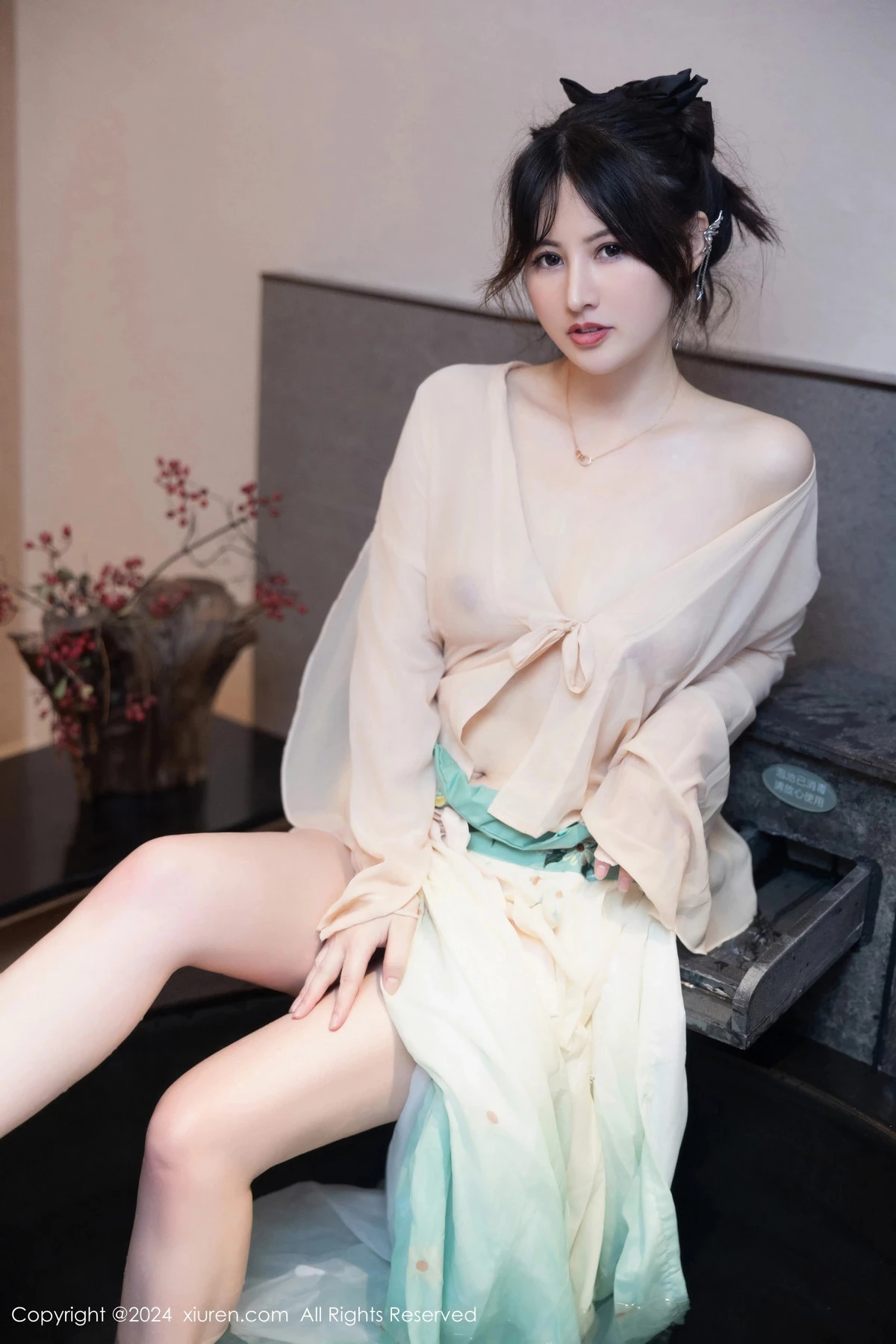 [[XiuRen秀人网]秀人网]No.8128_模特诗诗kiki浴室场景性感古装情趣服饰秀丰腴有致身材诱惑写真82P