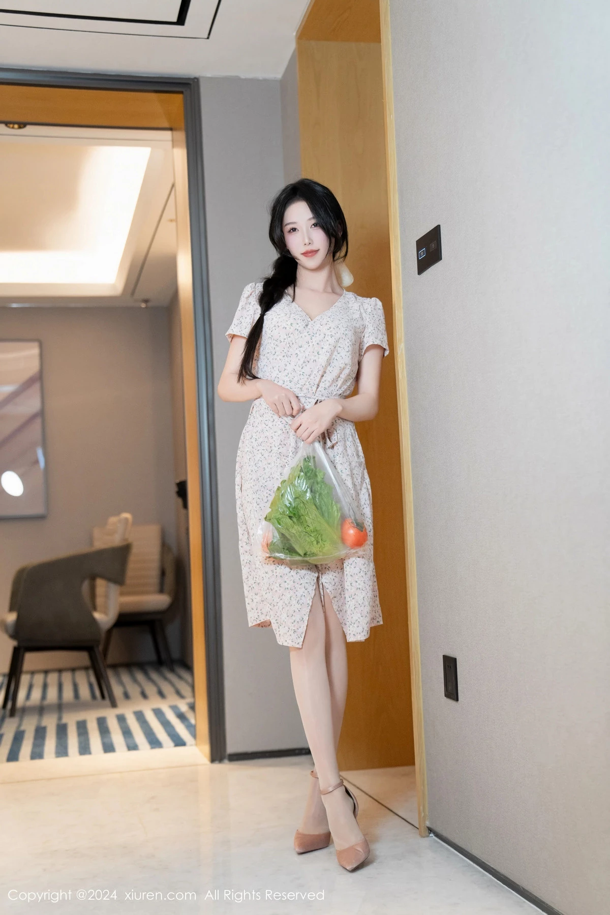 [[XiuRen秀人网]秀人网]No.8130_模特利世家政服务主题性感浅色连衣短裙露浅色内衣迷人诱惑写真90P