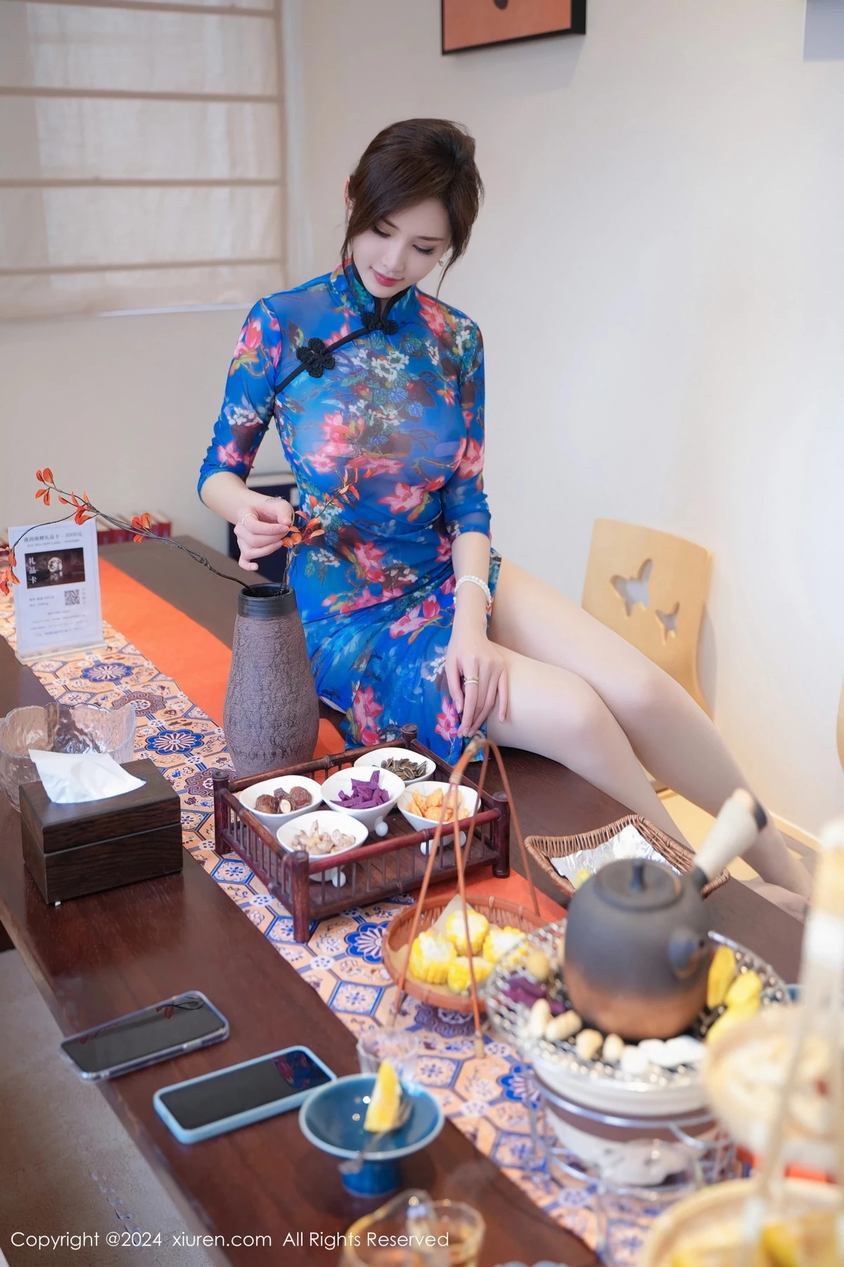 [[XiuRen秀人网]秀人网]No.8127_女神Carol周妍希X性感蓝色旗袍配超薄肉丝秀丰满身材诱惑写真72P