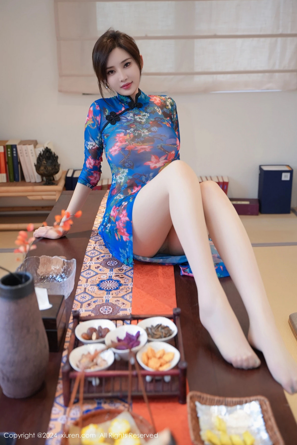 [[XiuRen秀人网]秀人网]No.8127_女神Carol周妍希X性感蓝色旗袍配超薄肉丝秀丰满身材诱惑写真72P