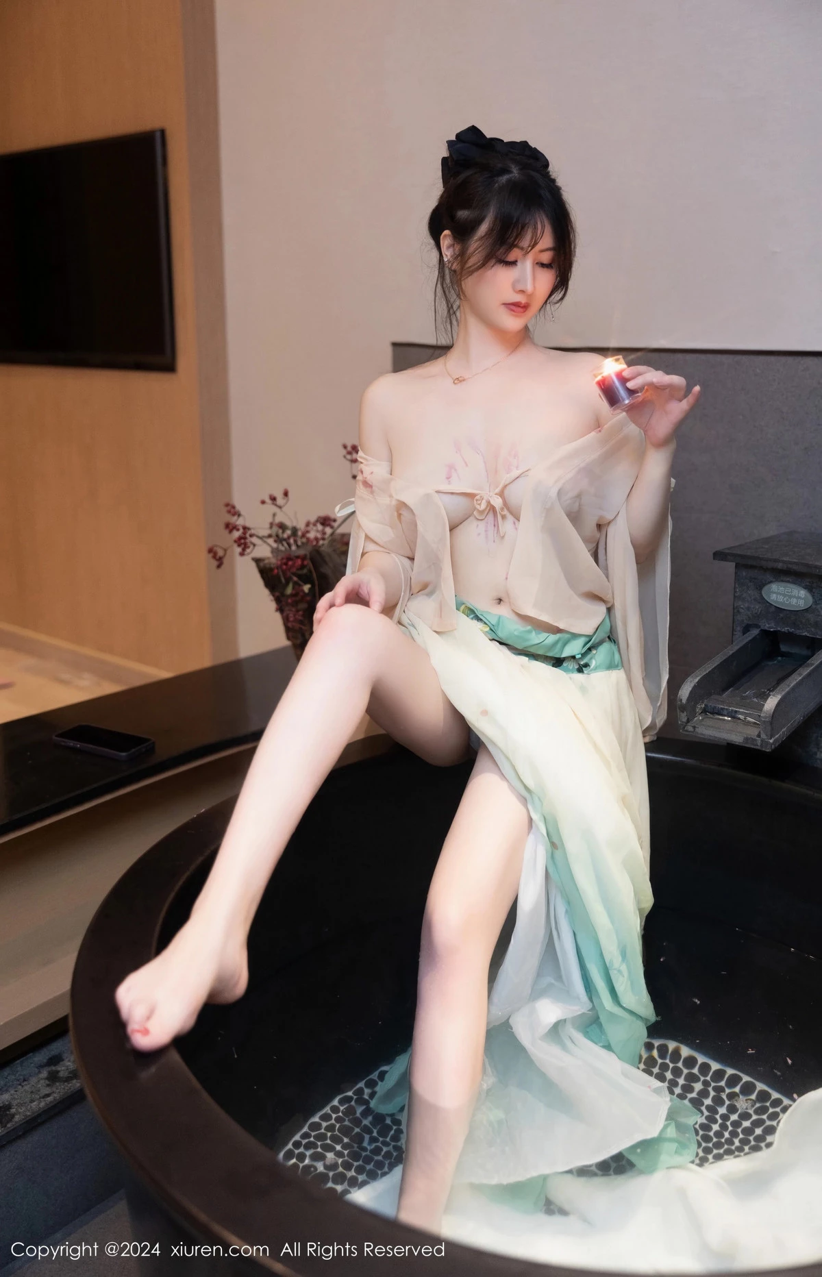 [[XiuRen秀人网]秀人网]No.8128_模特诗诗kiki浴室场景性感古装情趣服饰秀丰腴有致身材诱惑写真82P