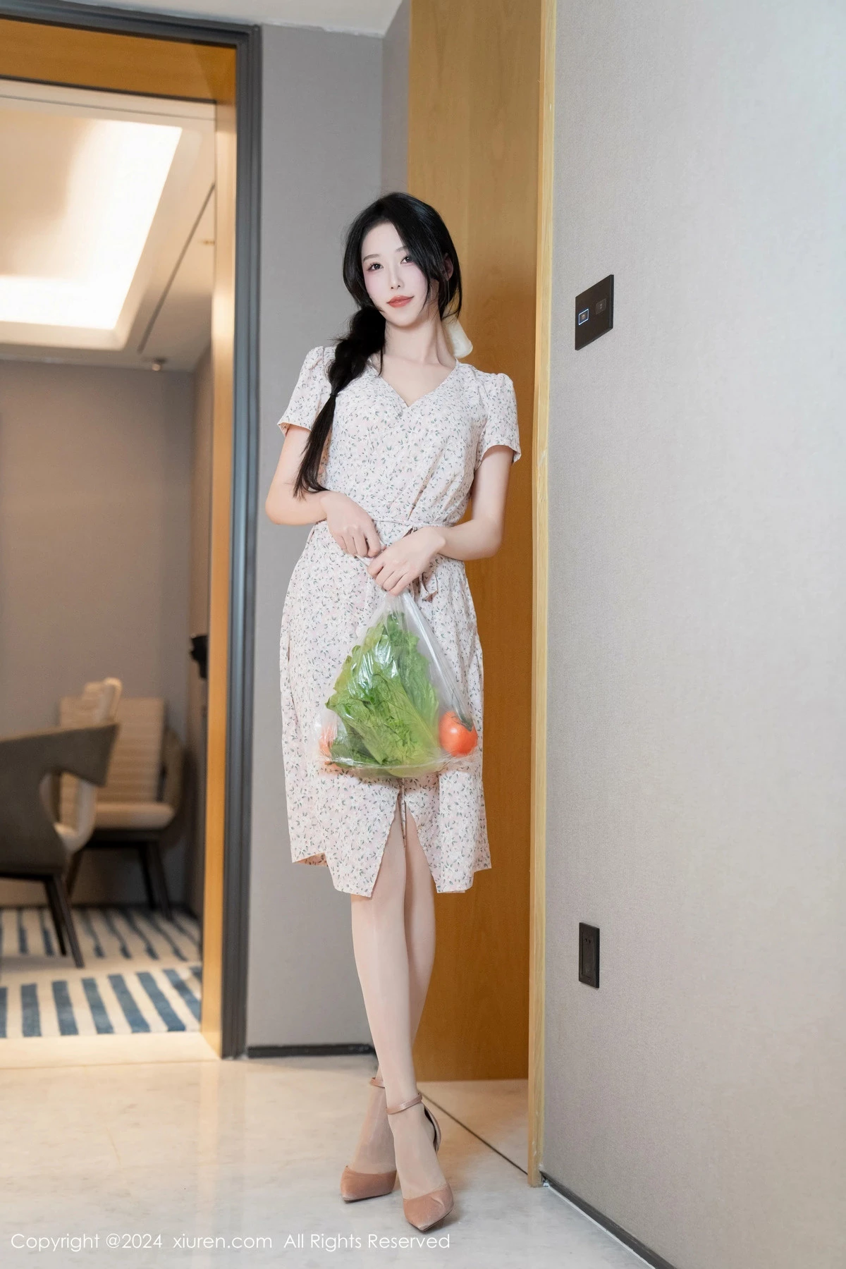 [[XiuRen秀人网]秀人网]No.8130_模特利世家政服务主题性感浅色连衣短裙露浅色内衣迷人诱惑写真90P