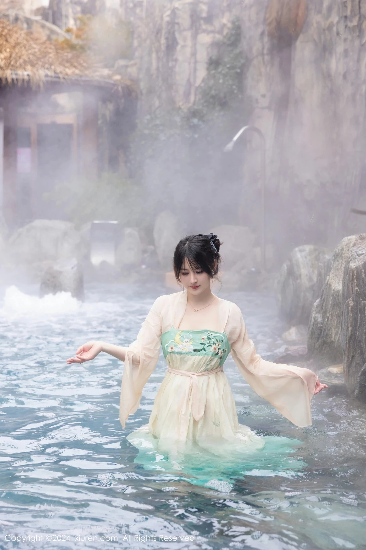 [[XiuRen秀人网]秀人网]No.8128_模特诗诗kiki浴室场景性感古装情趣服饰秀丰腴有致身材诱惑写真82P