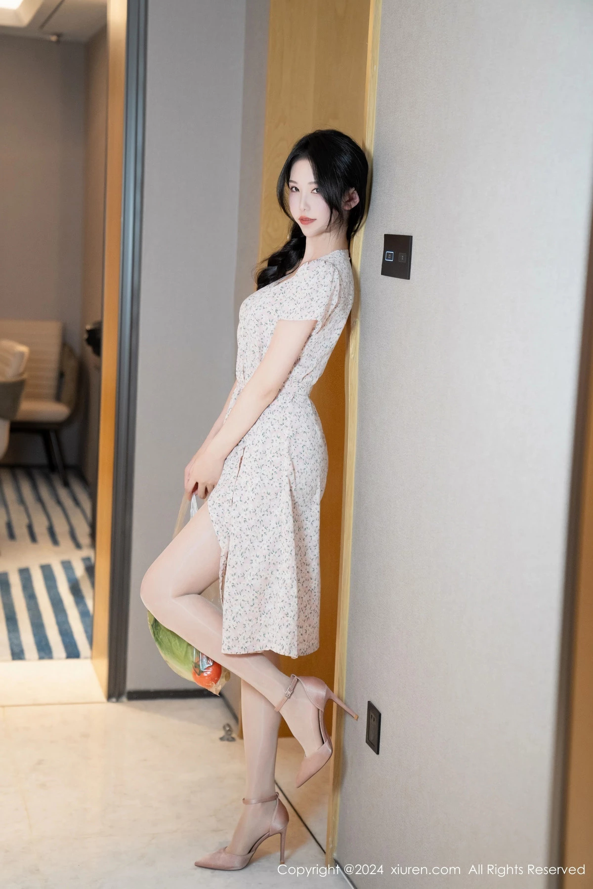 [[XiuRen秀人网]秀人网]No.8130_模特利世家政服务主题性感浅色连衣短裙露浅色内衣迷人诱惑写真90P