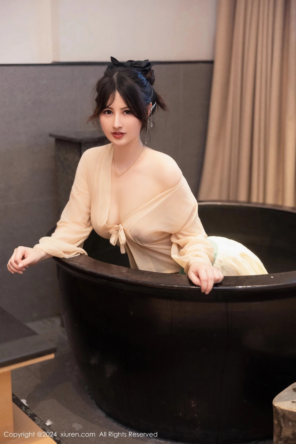 [[XiuRen秀人网]秀人网]No.8128_模特诗诗kiki浴室场景性感古装情趣服饰秀丰腴有致身材诱惑写真82P