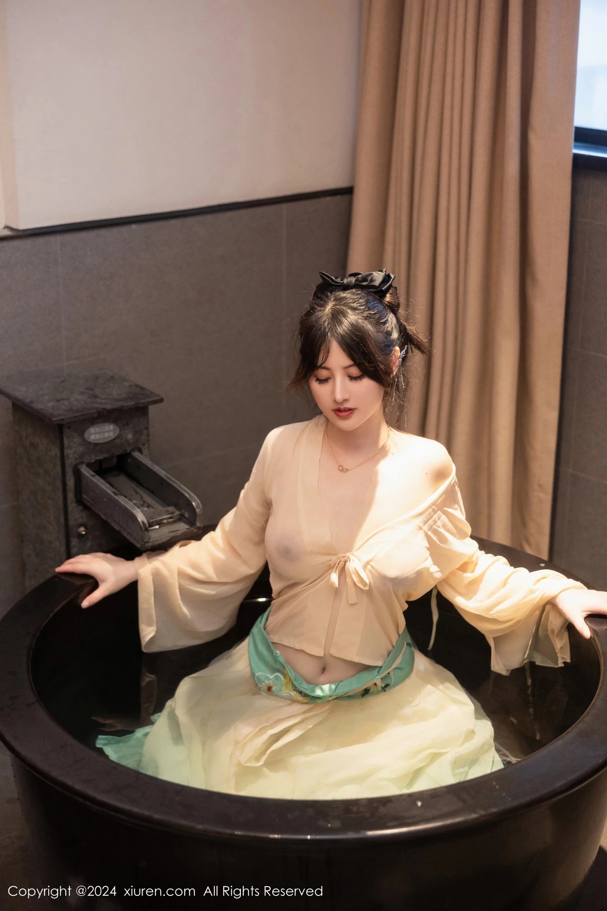 [[XiuRen秀人网]秀人网]No.8128_模特诗诗kiki浴室场景性感古装情趣服饰秀丰腴有致身材诱惑写真82P